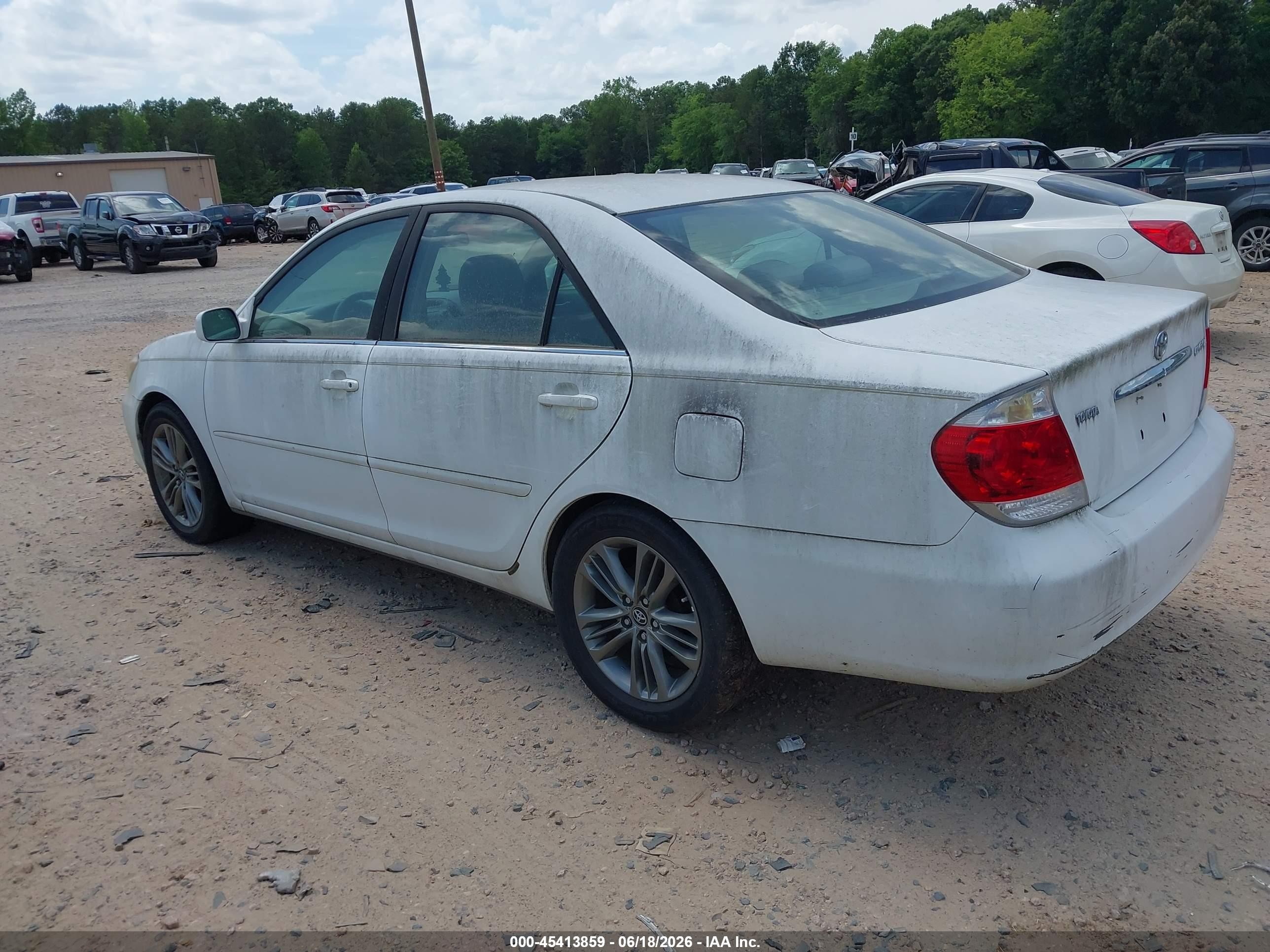 2005 Toyota Camry Le White vin: 4T1BE32K75U009087