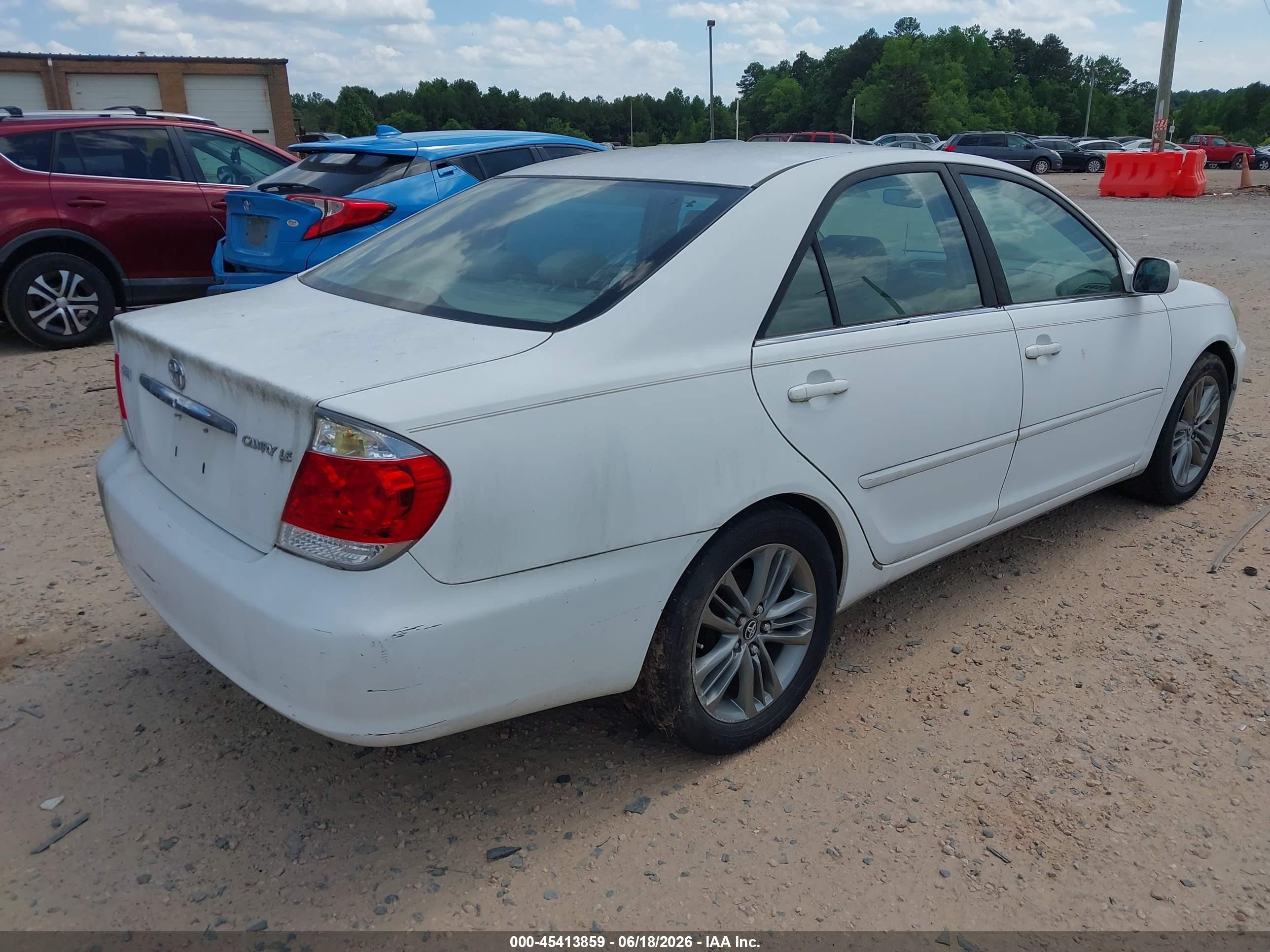 2005 Toyota Camry Le White vin: 4T1BE32K75U009087