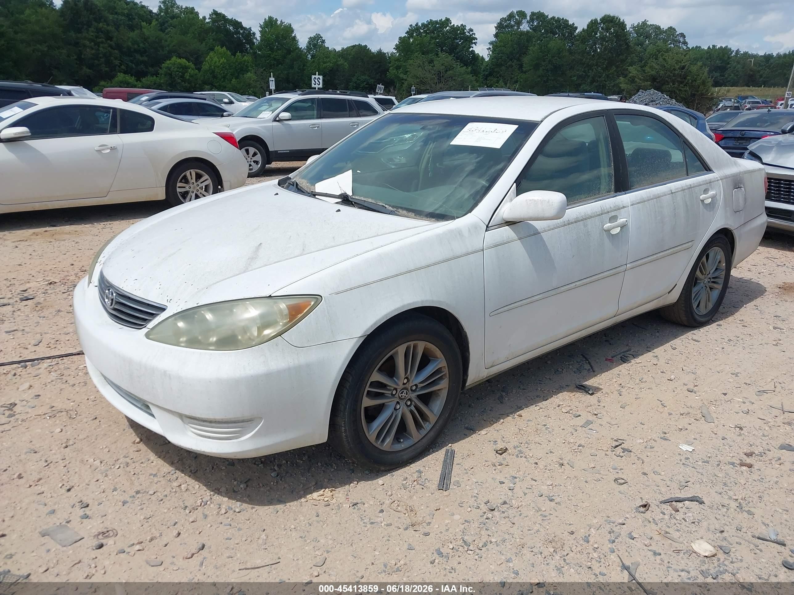 2005 Toyota Camry Le White vin: 4T1BE32K75U009087