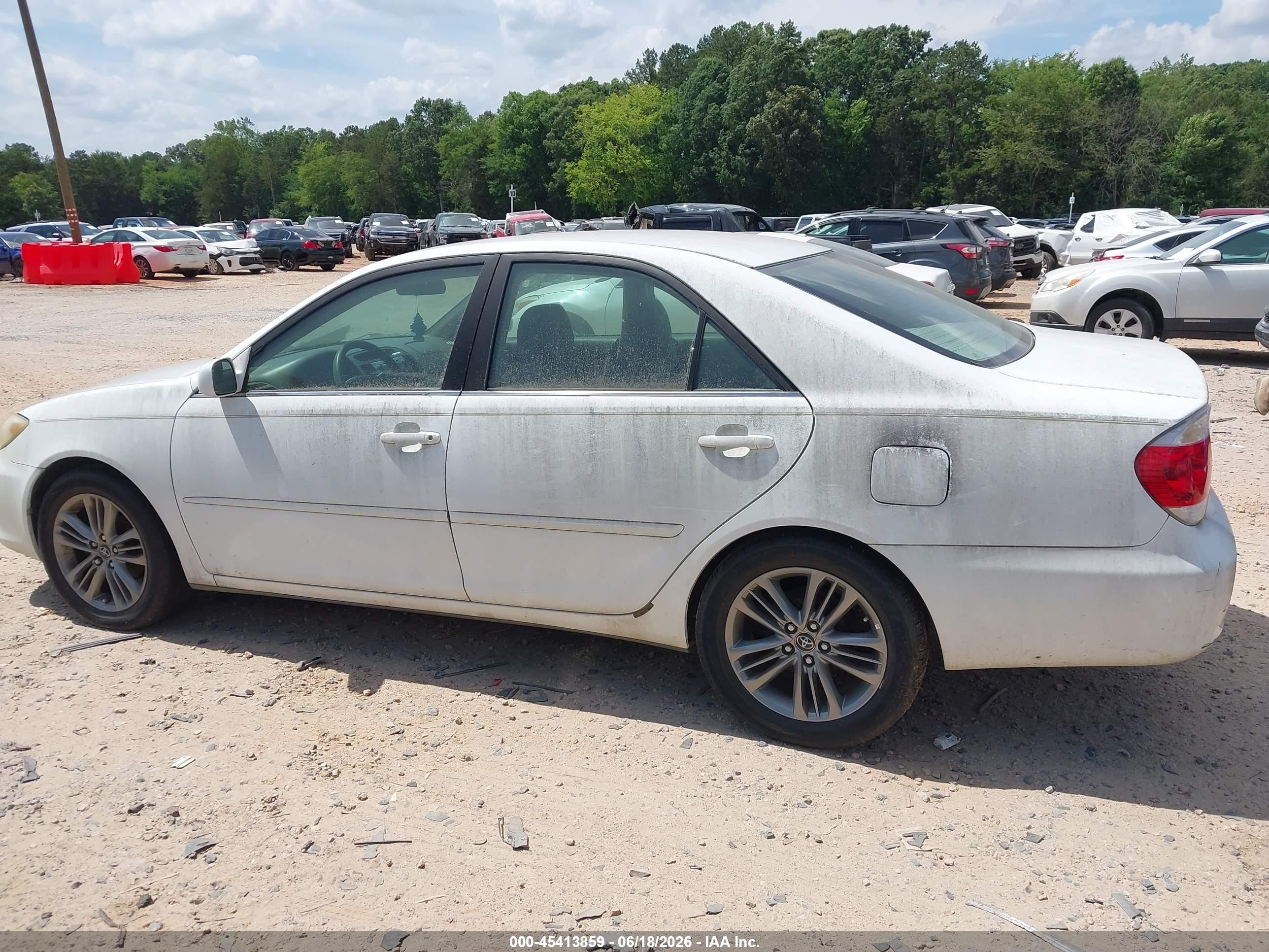 2005 Toyota Camry Le White vin: 4T1BE32K75U009087