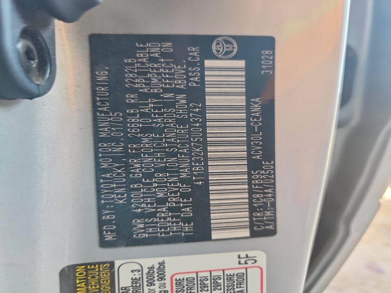 2005 Toyota Camry Le Silver vin: 4T1BE32K75U043742