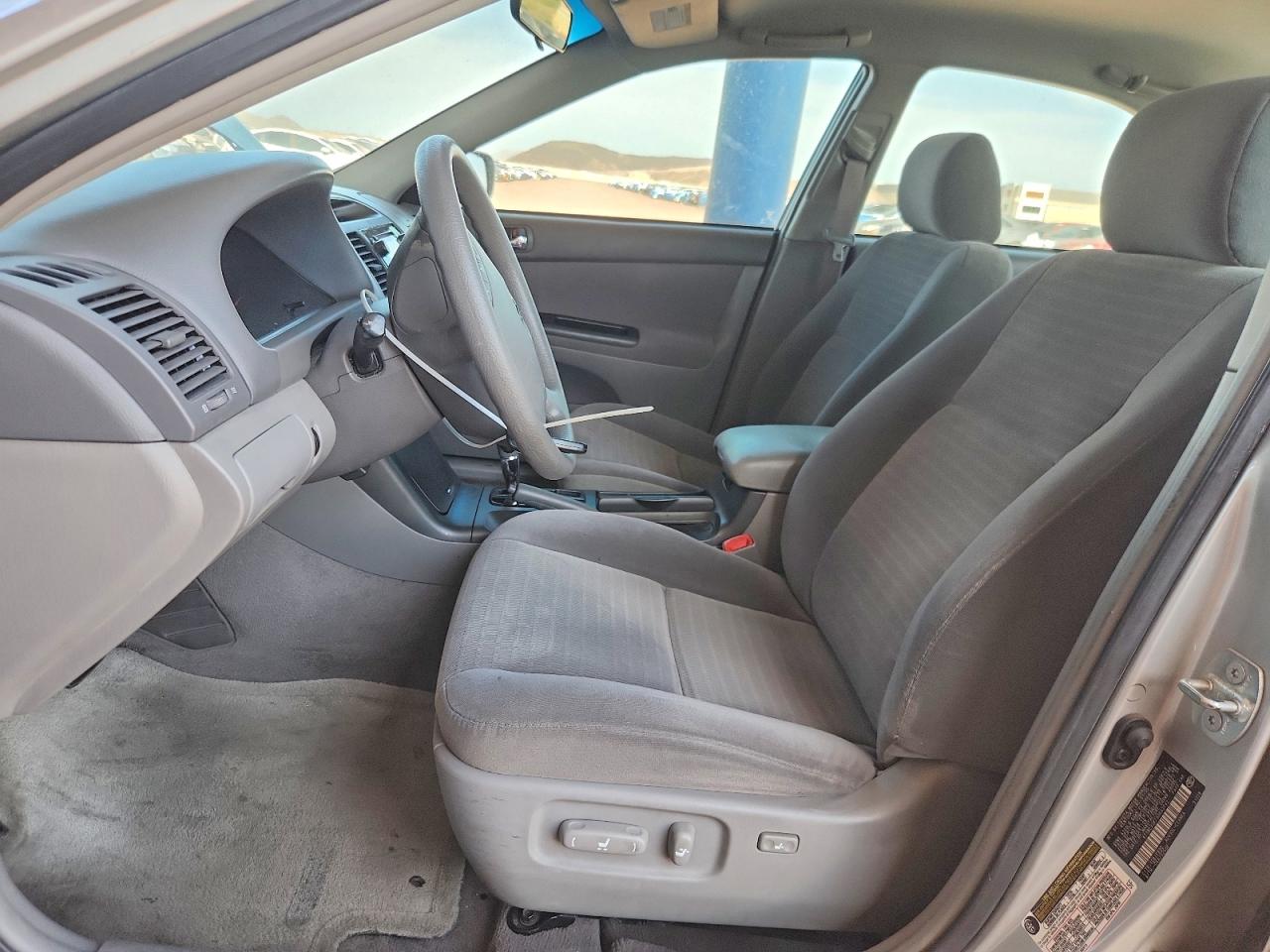 2005 Toyota Camry Le Silver vin: 4T1BE32K75U043742