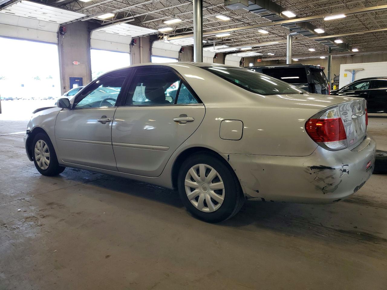 2005 Toyota Camry Le Silver vin: 4T1BE32K75U049427