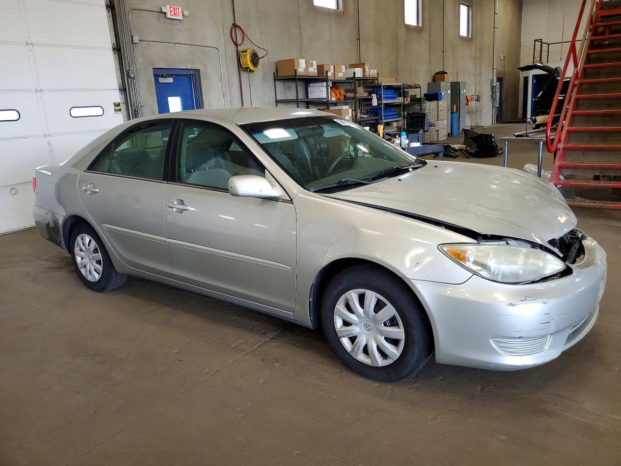 2005 Toyota Camry Le Silver vin: 4T1BE32K75U049427