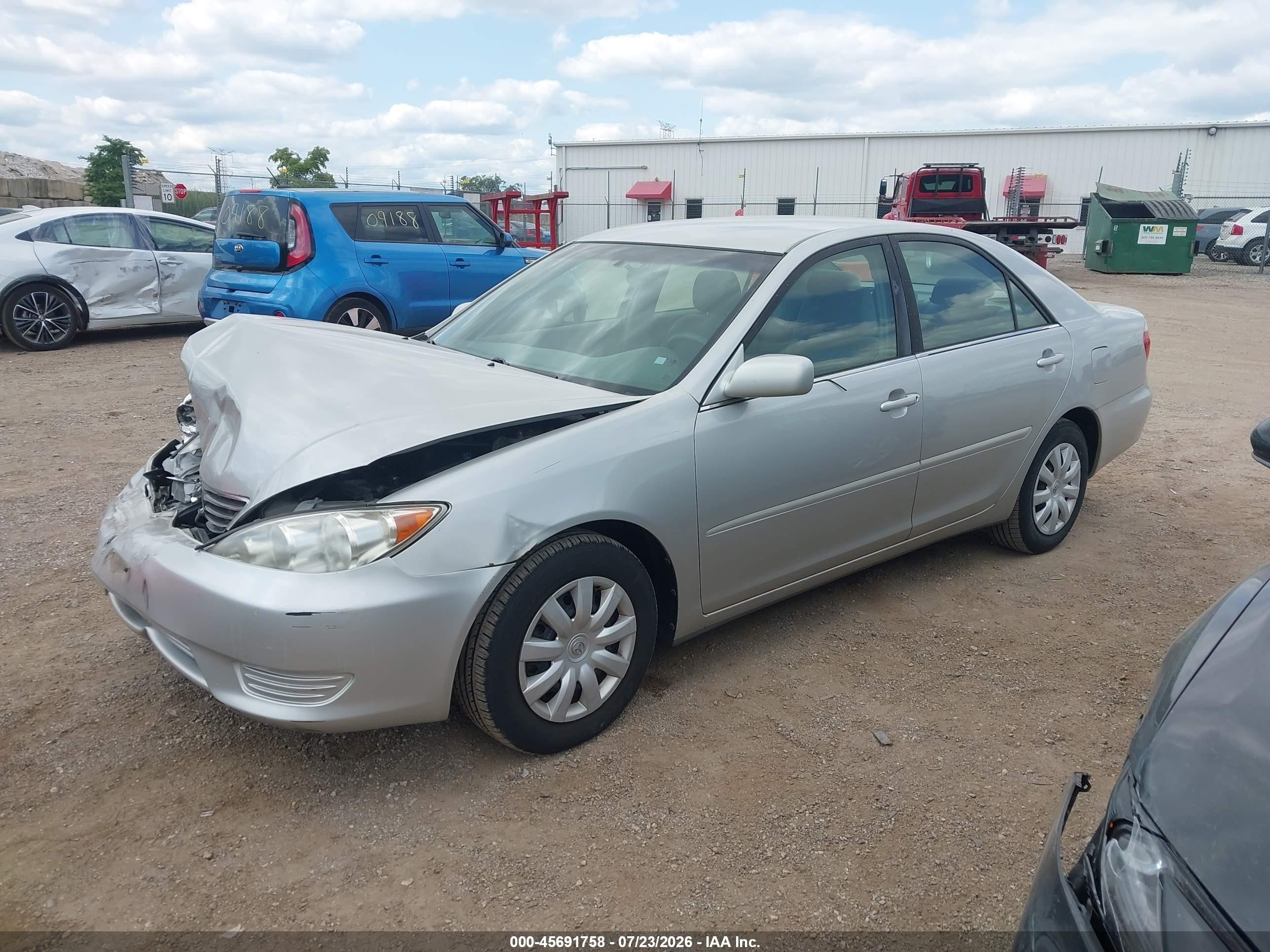 2005 Toyota Camry Le Silver vin: 4T1BE32K75U055034