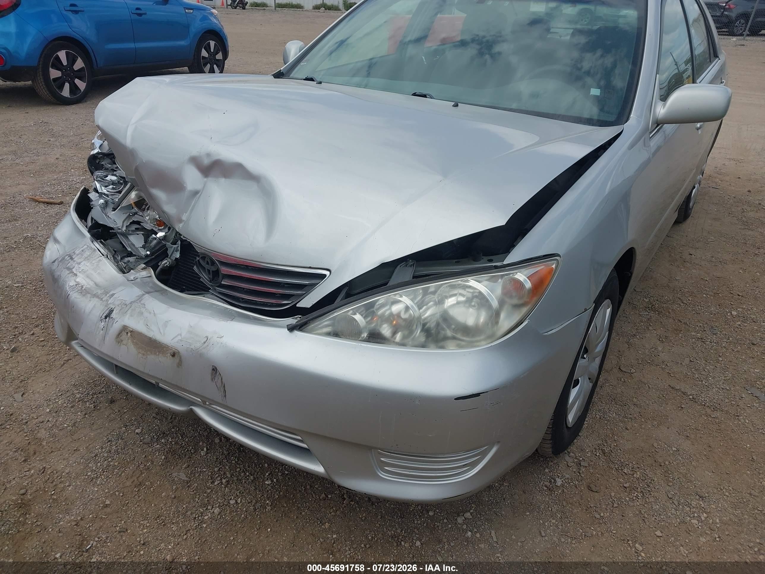 2005 Toyota Camry Le Silver vin: 4T1BE32K75U055034
