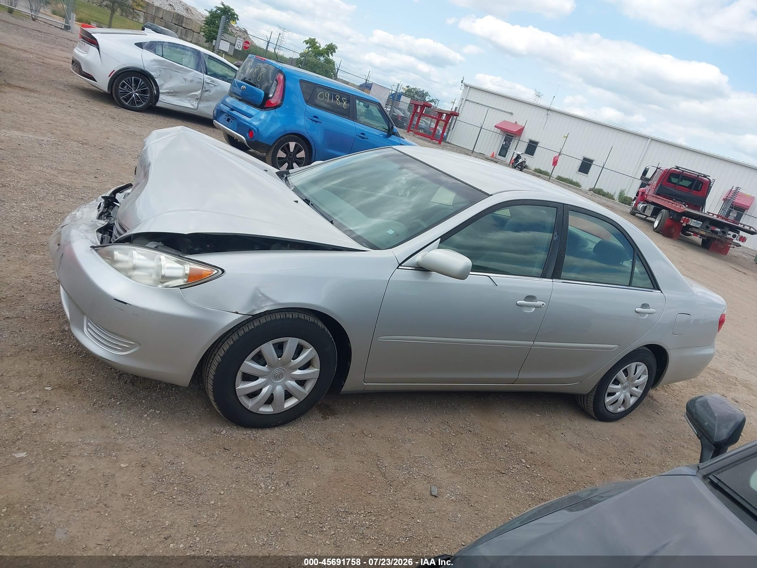 2005 Toyota Camry Le Silver vin: 4T1BE32K75U055034