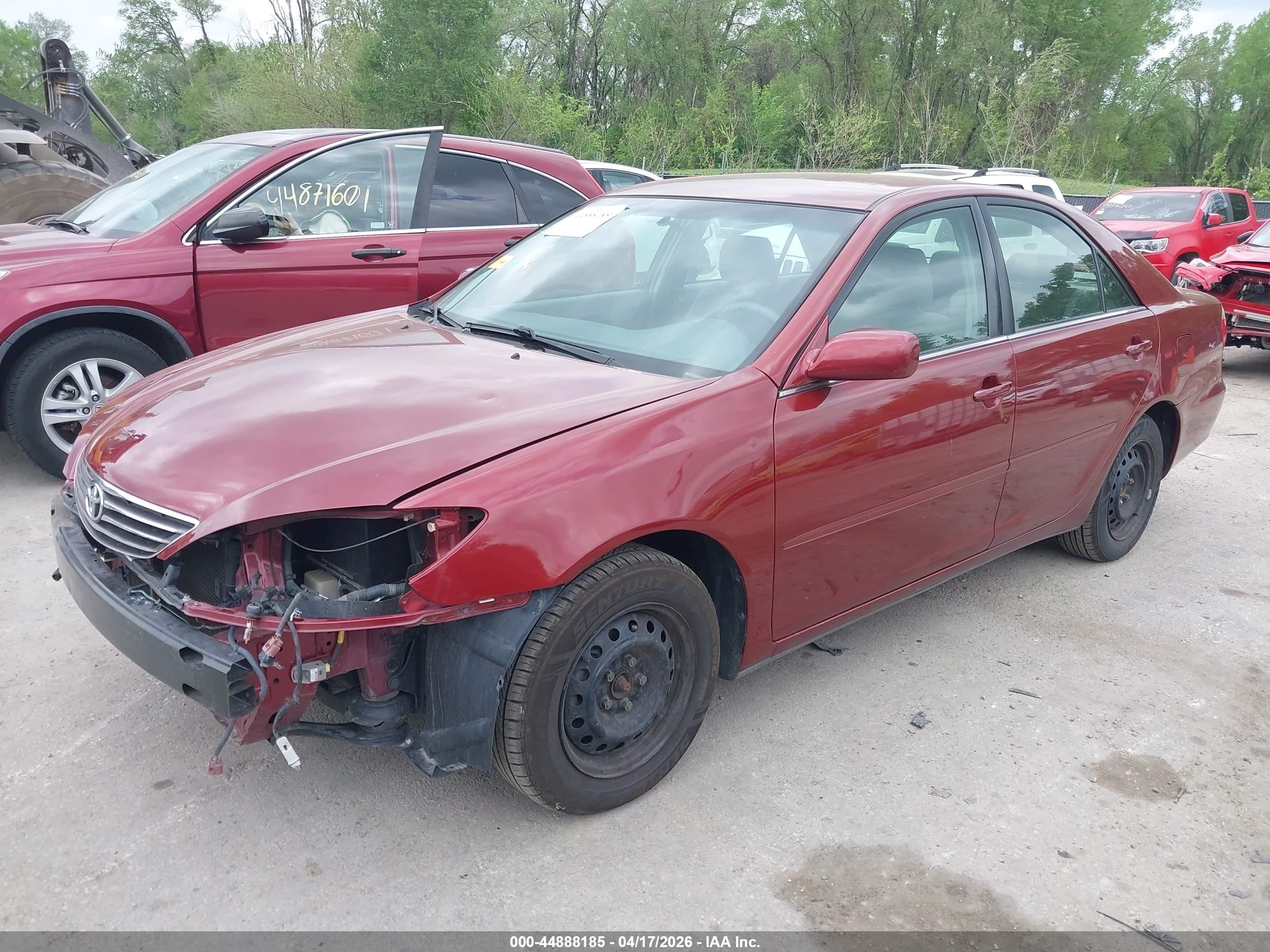 2005 Toyota Camry Le Red vin: 4T1BE32K75U069385
