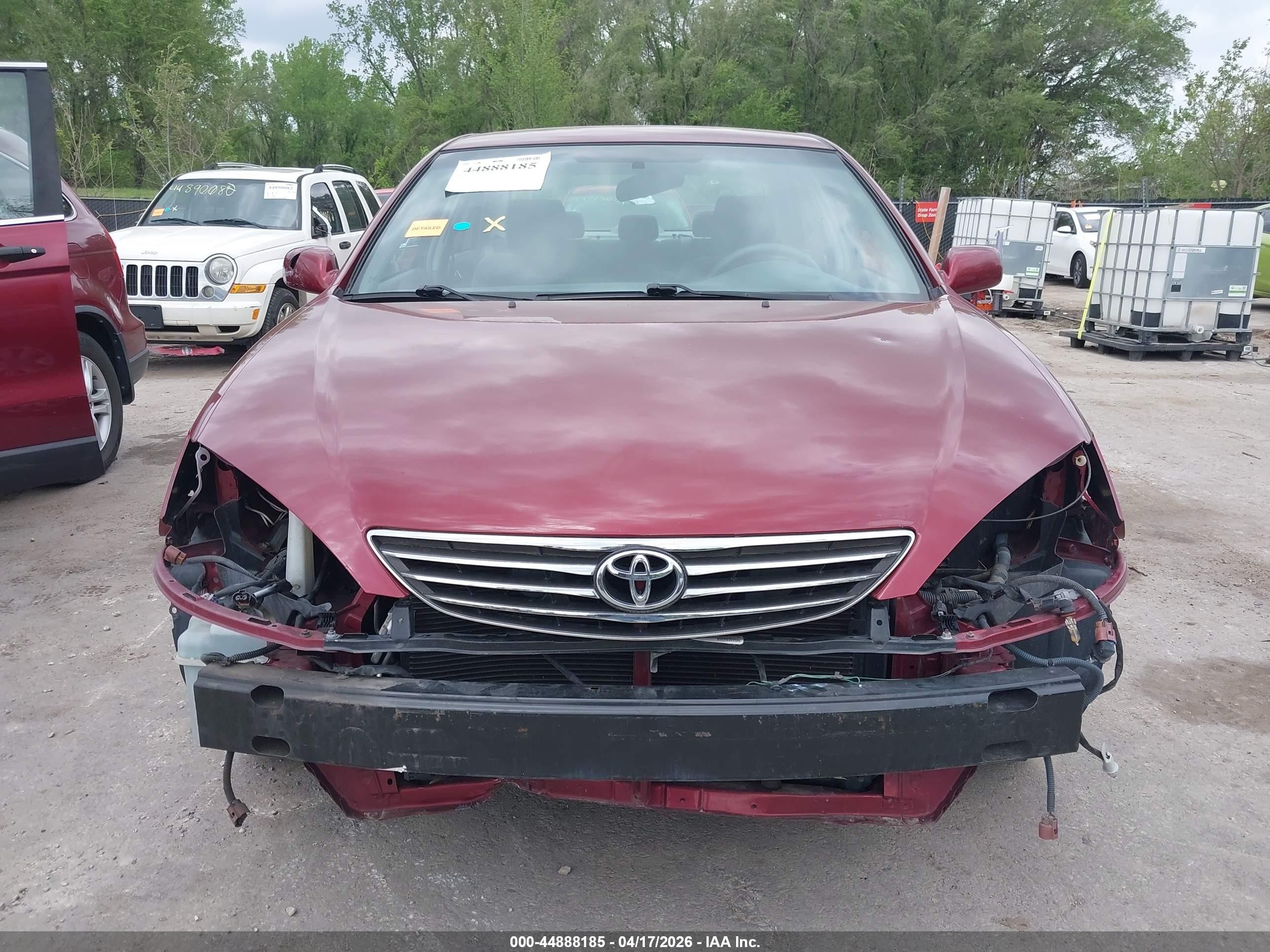 2005 Toyota Camry Le Red vin: 4T1BE32K75U069385