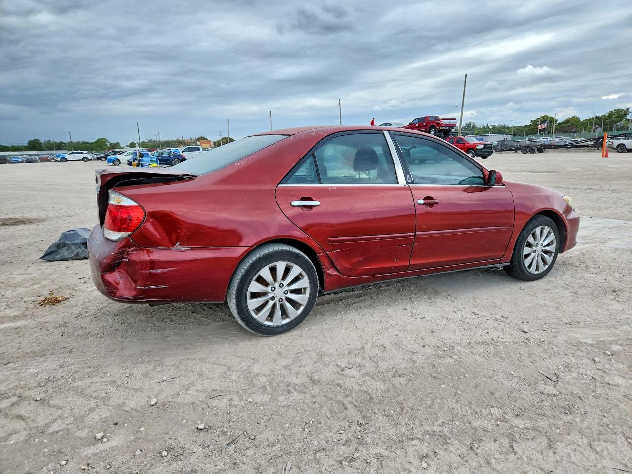 2005 Toyota Camry Le Красный vin: 4T1BE32K75U092150