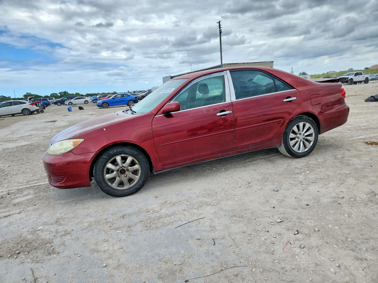 2005 Toyota Camry Le Red vin: 4T1BE32K75U092150
