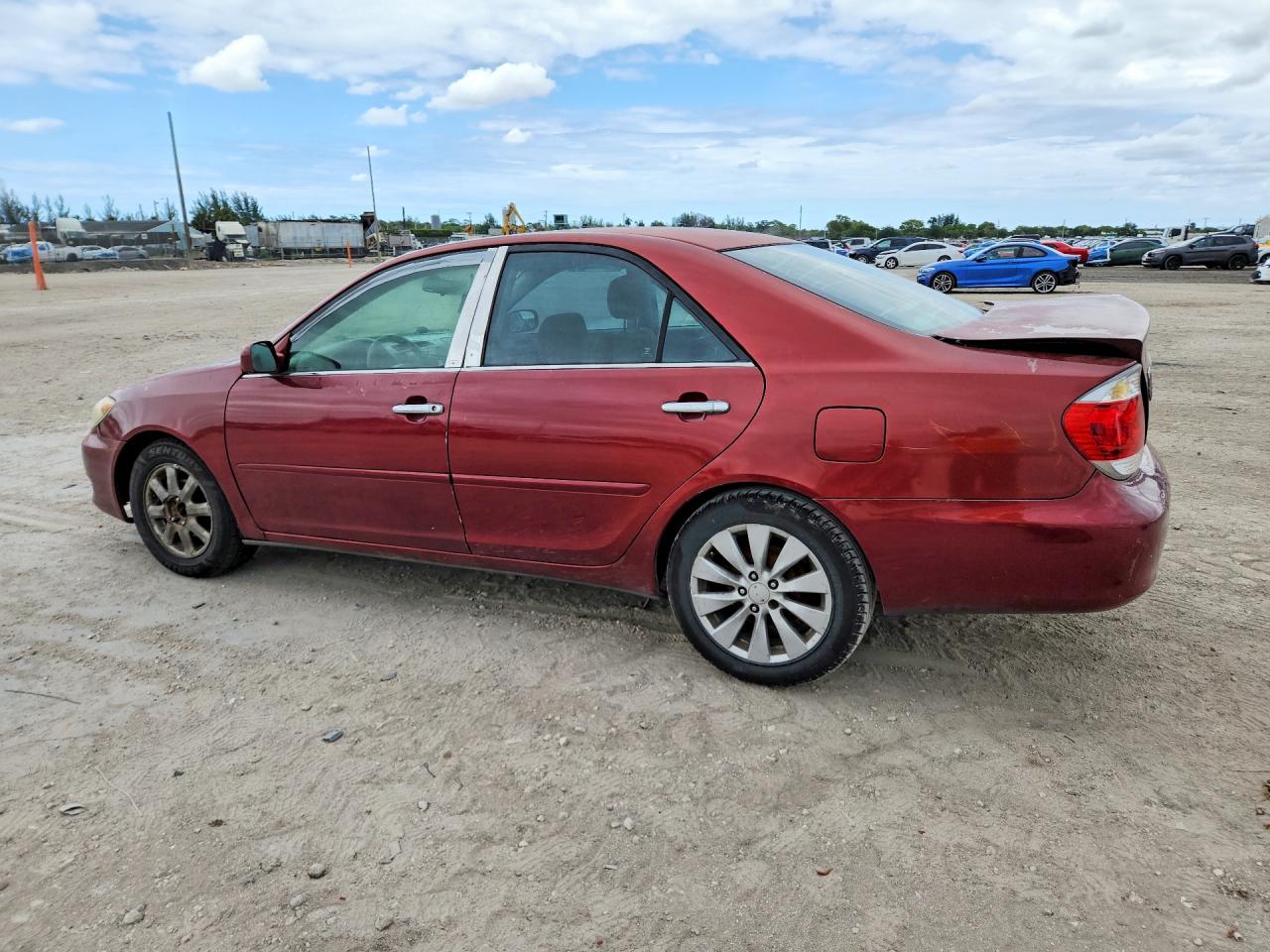 2005 Toyota Camry Le Красный vin: 4T1BE32K75U092150