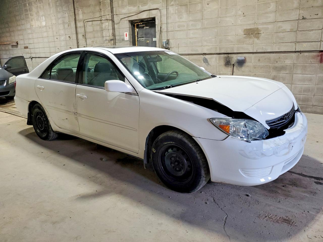 2005 Toyota Camry Le White vin: 4T1BE32K75U385451