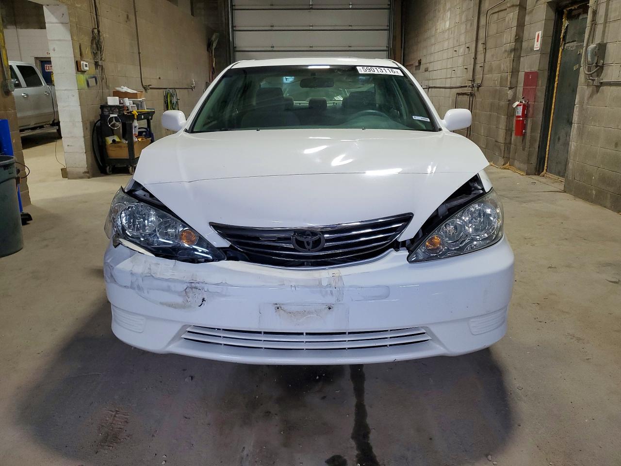 2005 Toyota Camry Le White vin: 4T1BE32K75U385451