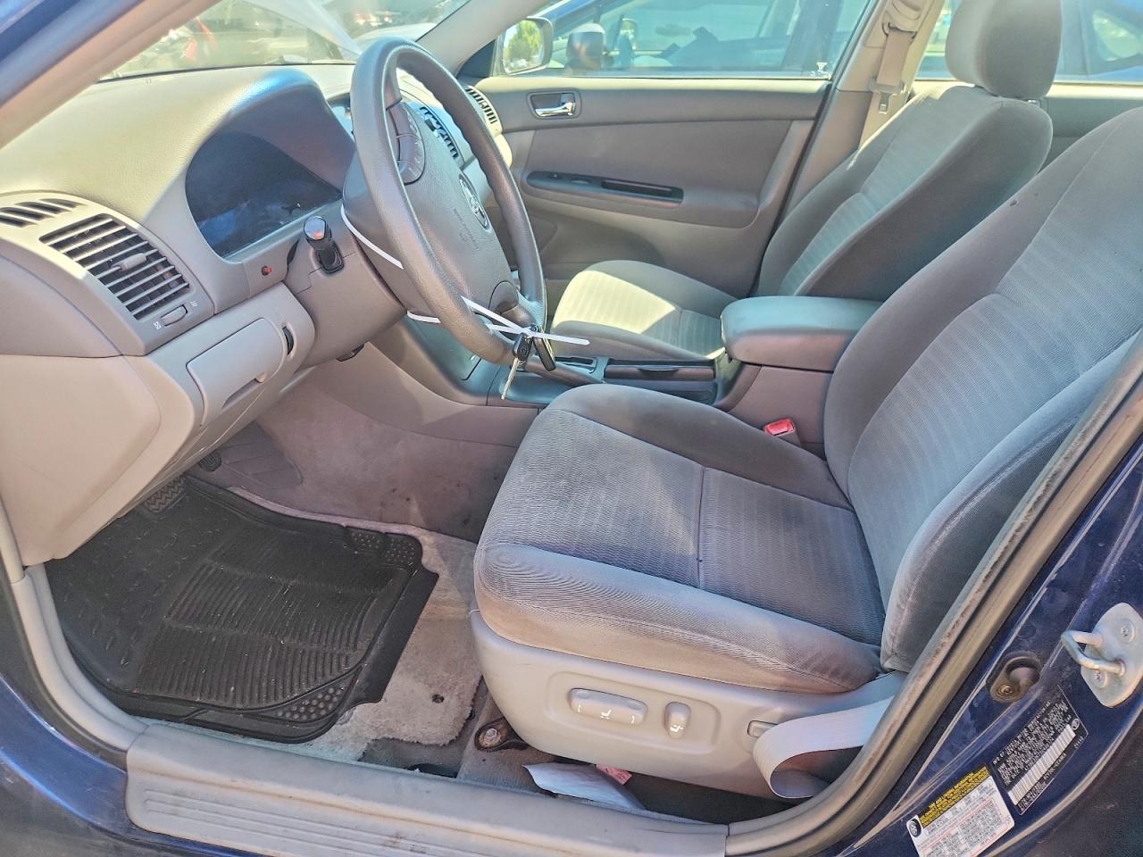 2005 Toyota Camry Le Blue vin: 4T1BE32K75U400174