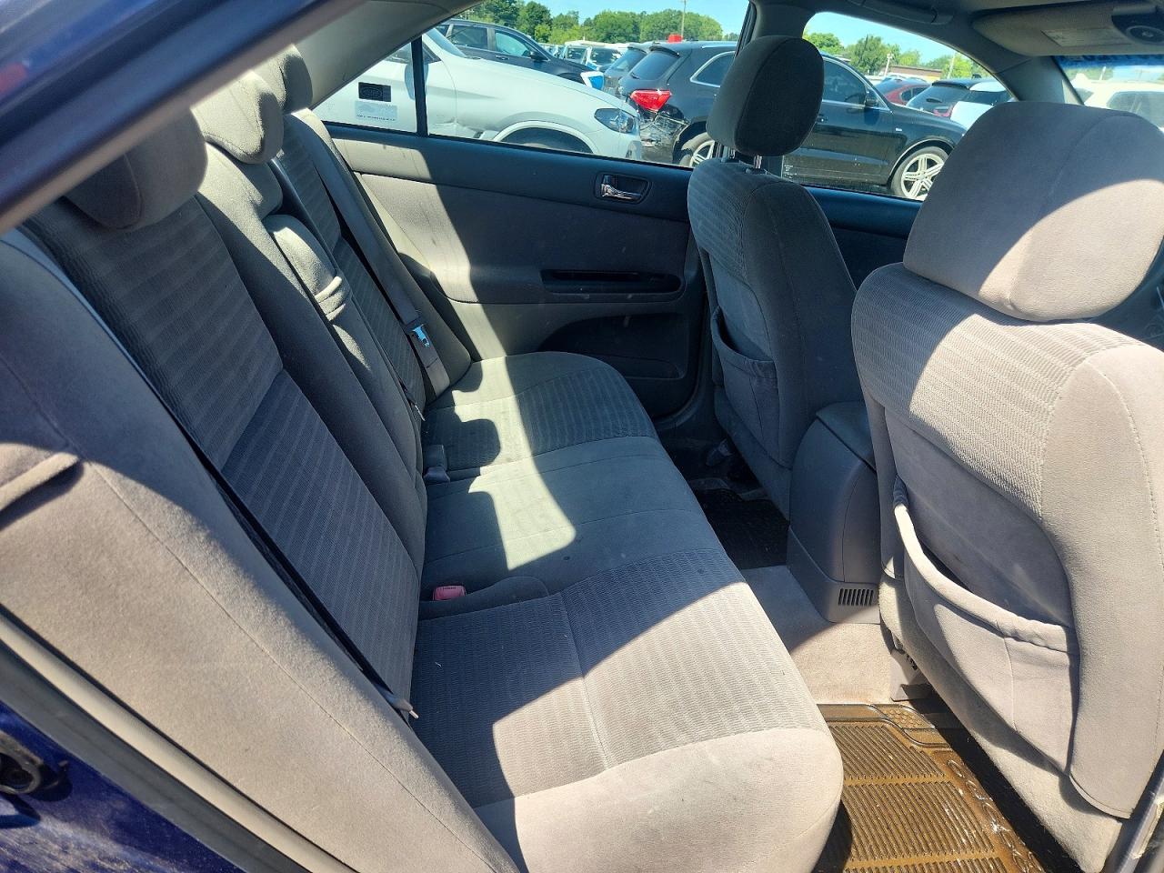 2005 Toyota Camry Le Blue vin: 4T1BE32K75U400174