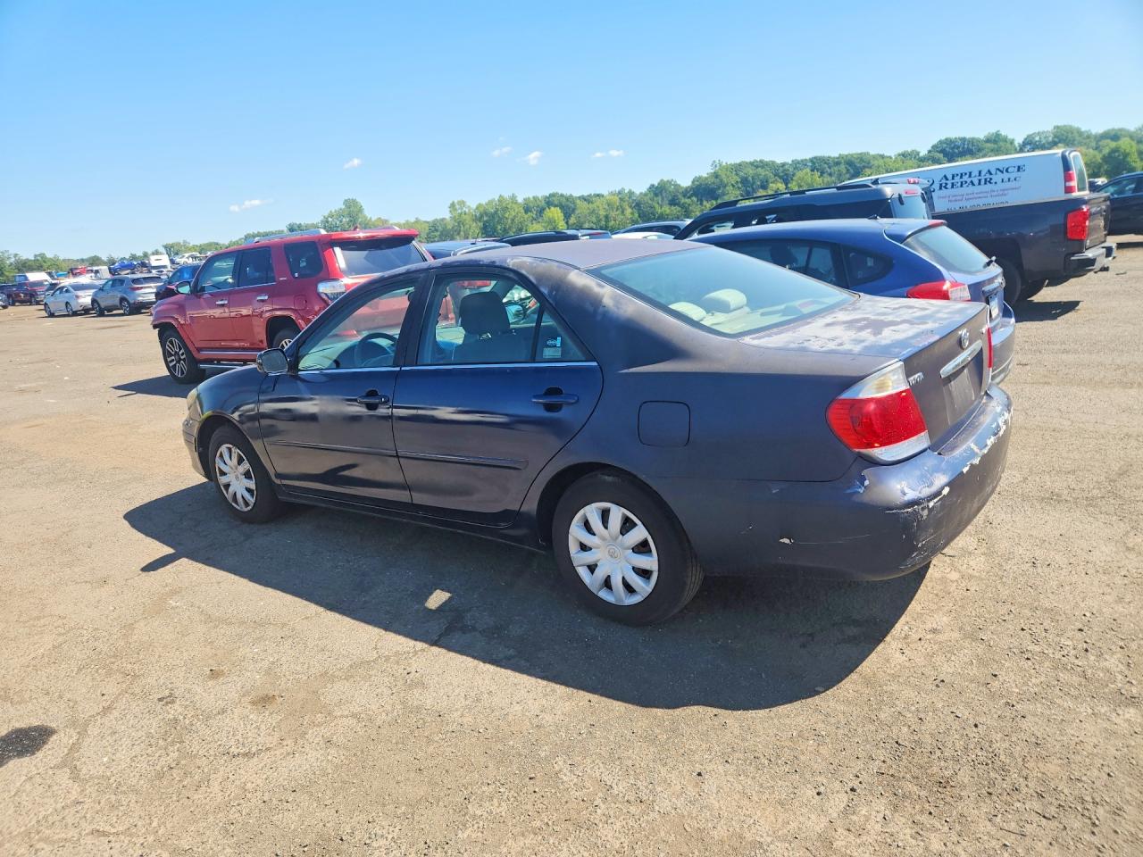 2005 Toyota Camry Le Blue vin: 4T1BE32K75U400174