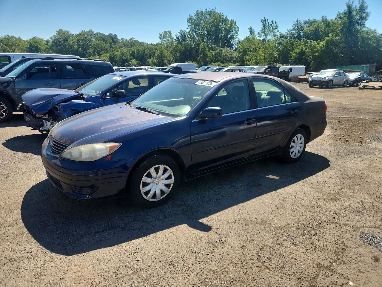 2005 Toyota Camry Le Blue vin: 4T1BE32K75U400174