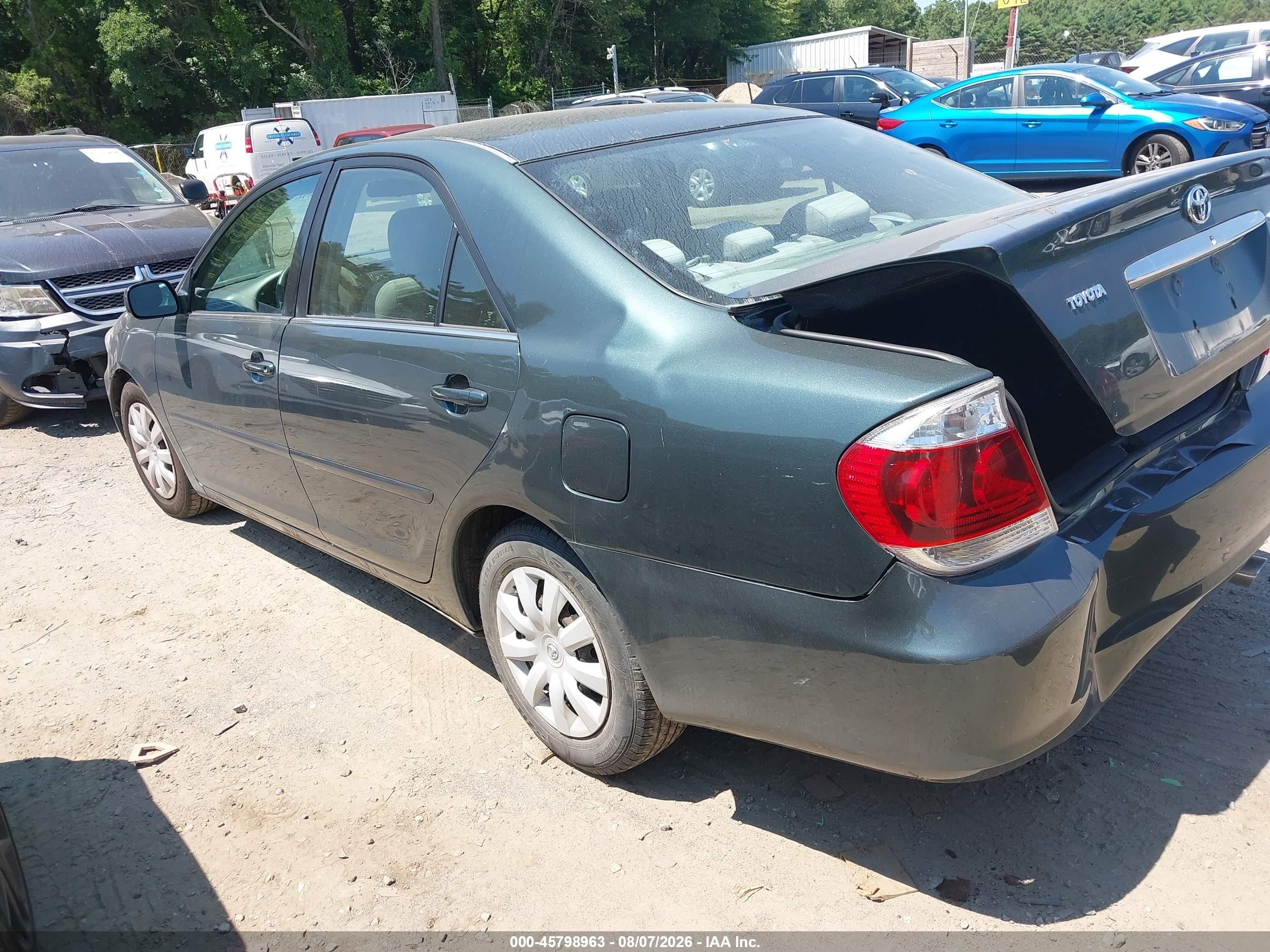 2005 Toyota Camry Le Green vin: 4T1BE32K75U403611