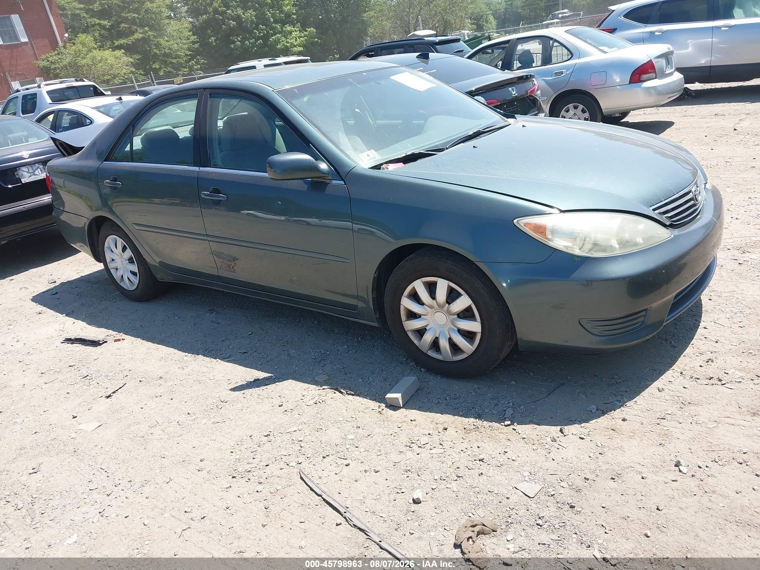 2005 Toyota Camry Le Green vin: 4T1BE32K75U403611