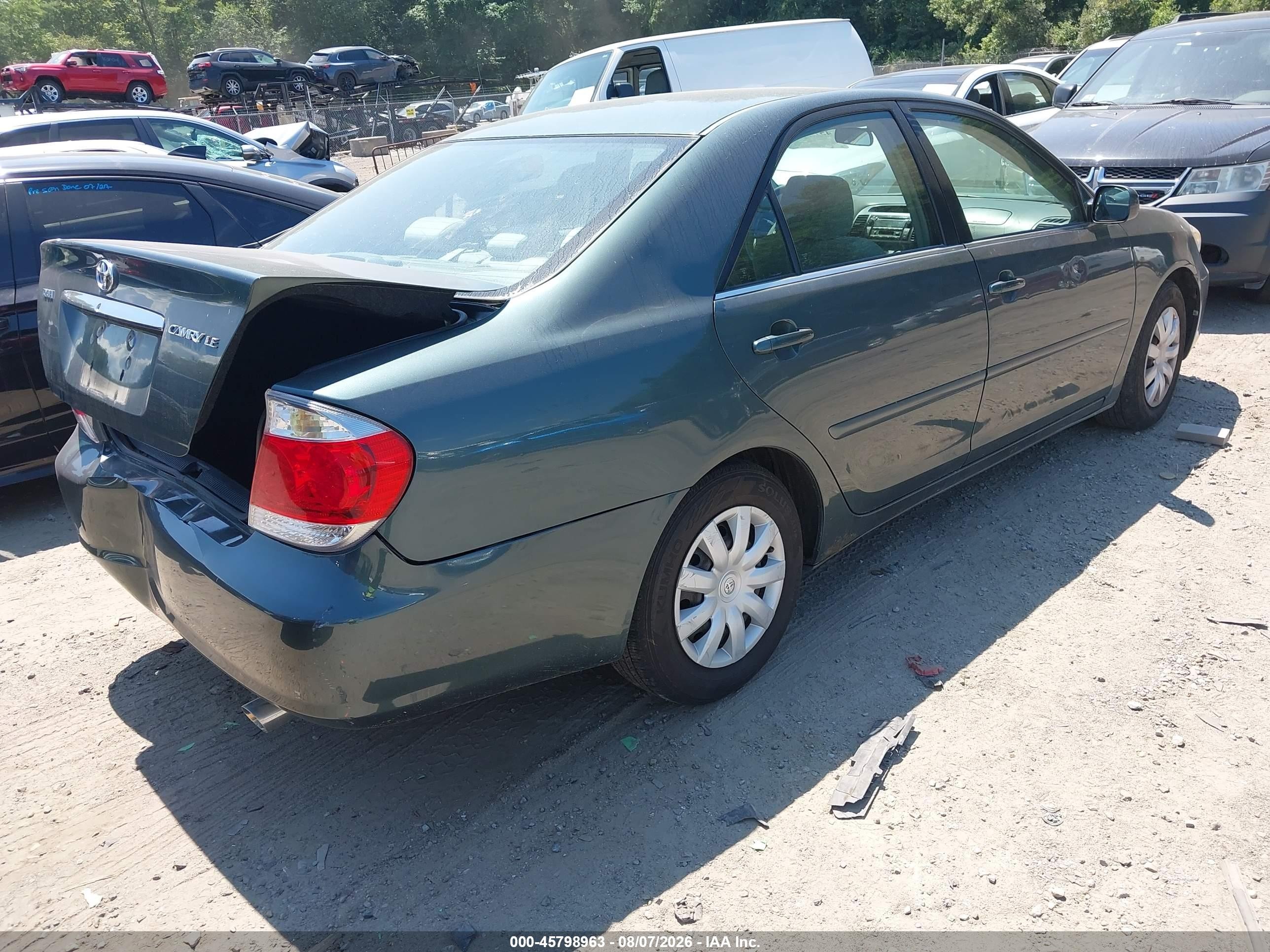 2005 Toyota Camry Le Green vin: 4T1BE32K75U403611