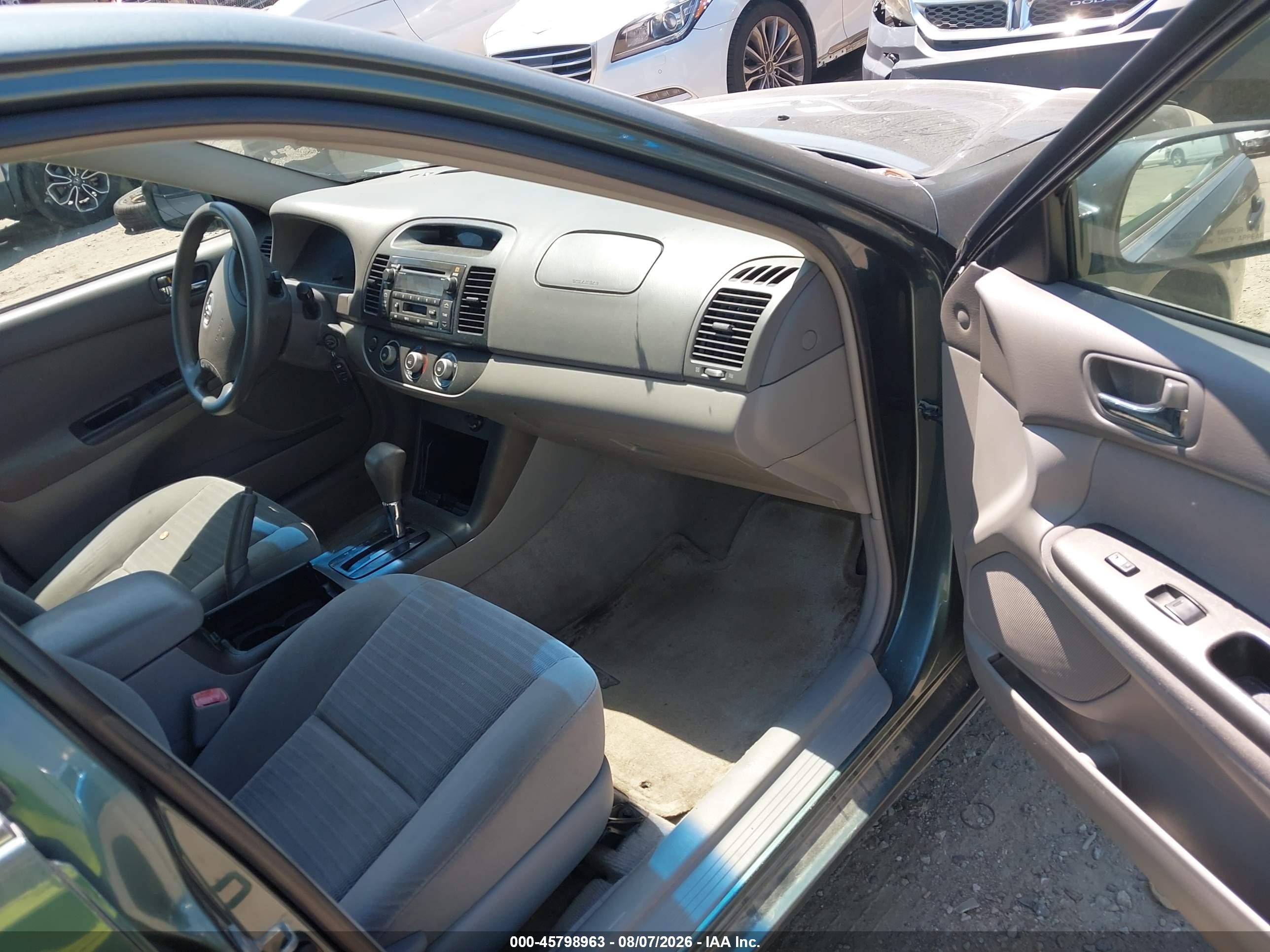 2005 Toyota Camry Le Green vin: 4T1BE32K75U403611