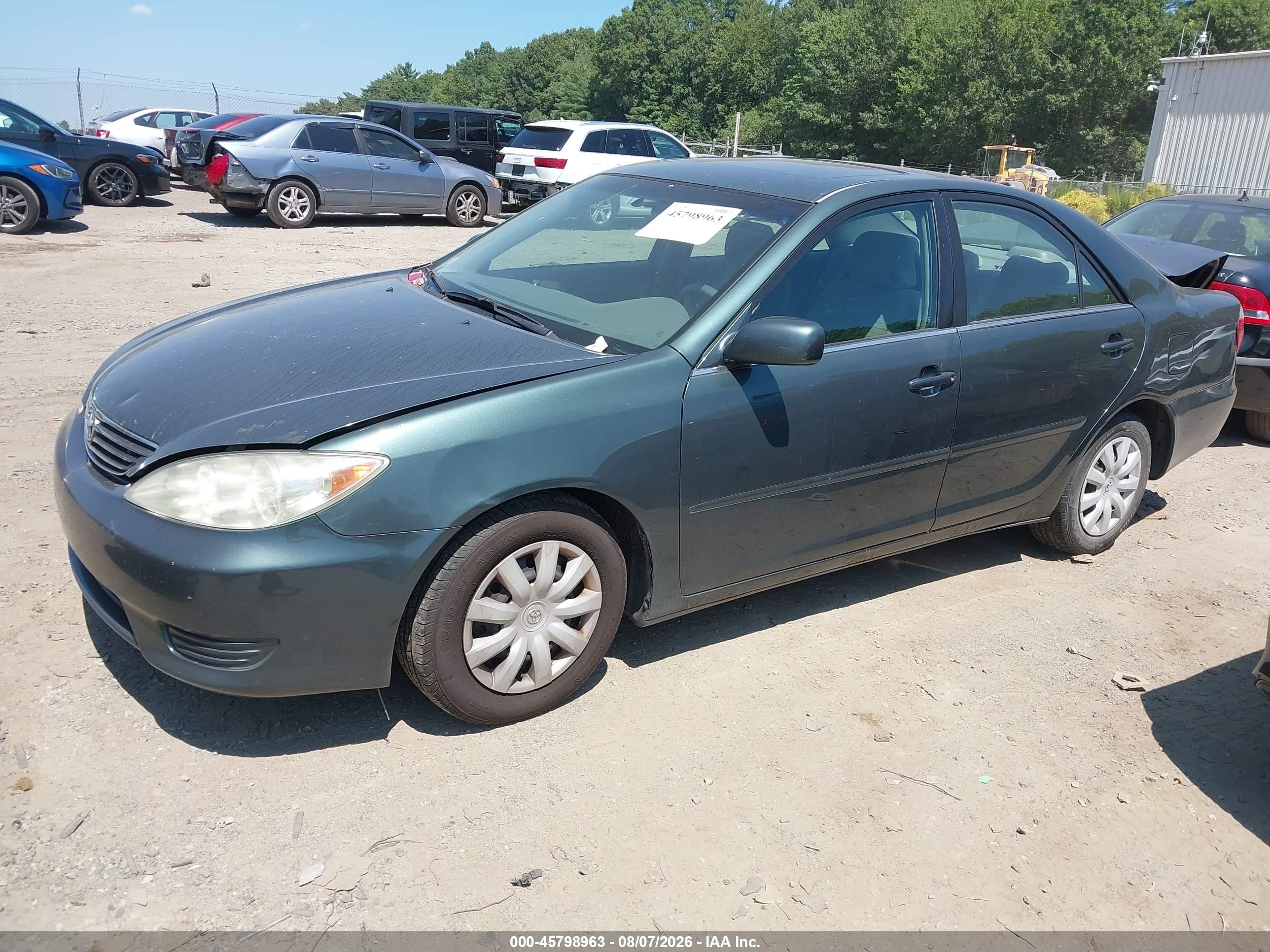 2005 Toyota Camry Le Green vin: 4T1BE32K75U403611