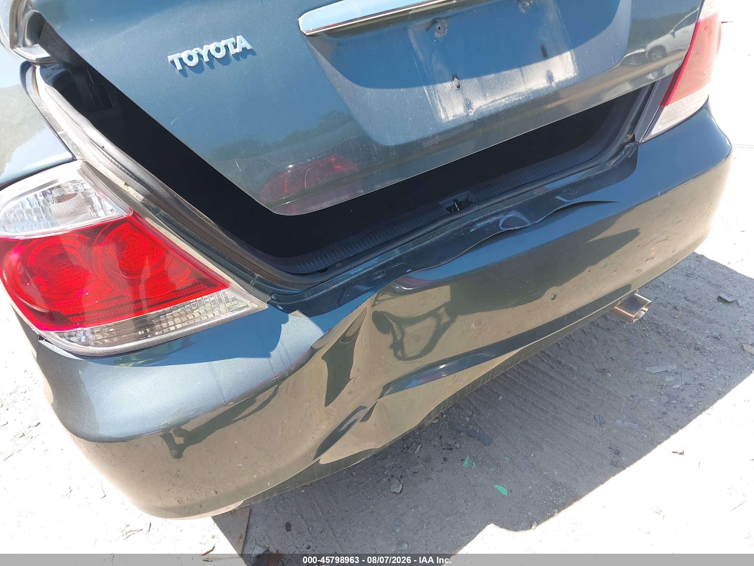 2005 Toyota Camry Le Green vin: 4T1BE32K75U403611