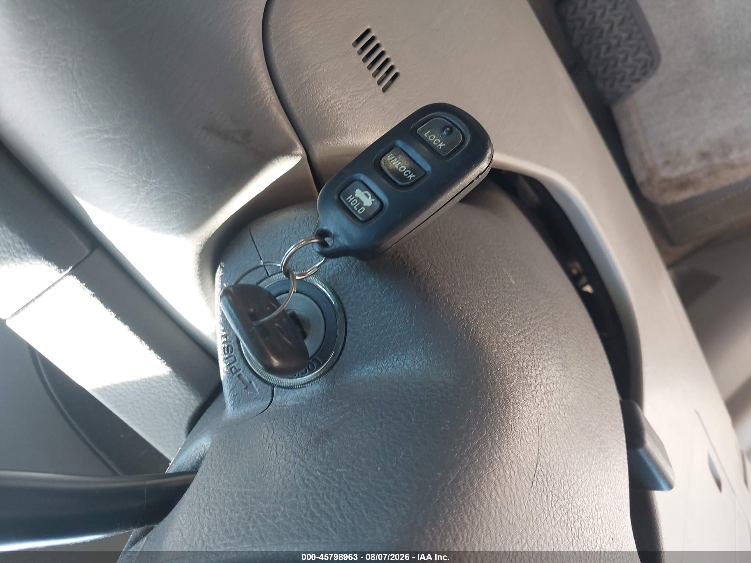 2005 Toyota Camry Le Green vin: 4T1BE32K75U403611