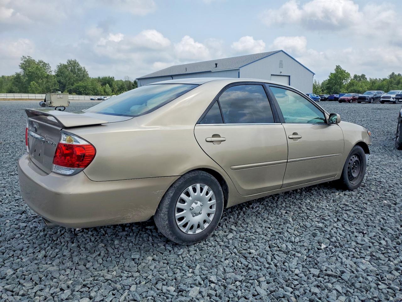 2005 Toyota Camry Xle Gold vin: 4T1BE32K75U418416