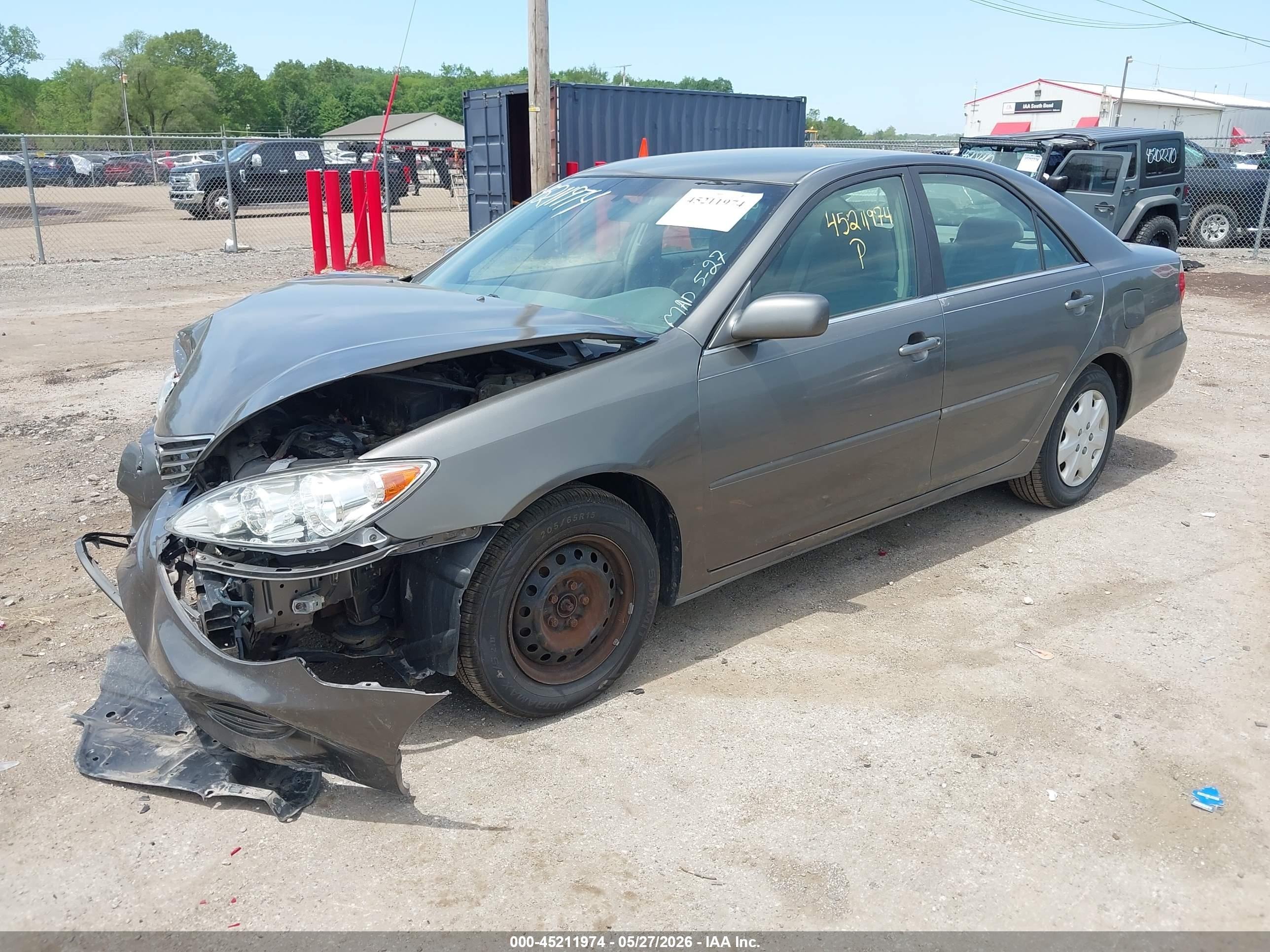 2005 Toyota Camry Le Gray vin: 4T1BE32K75U521013