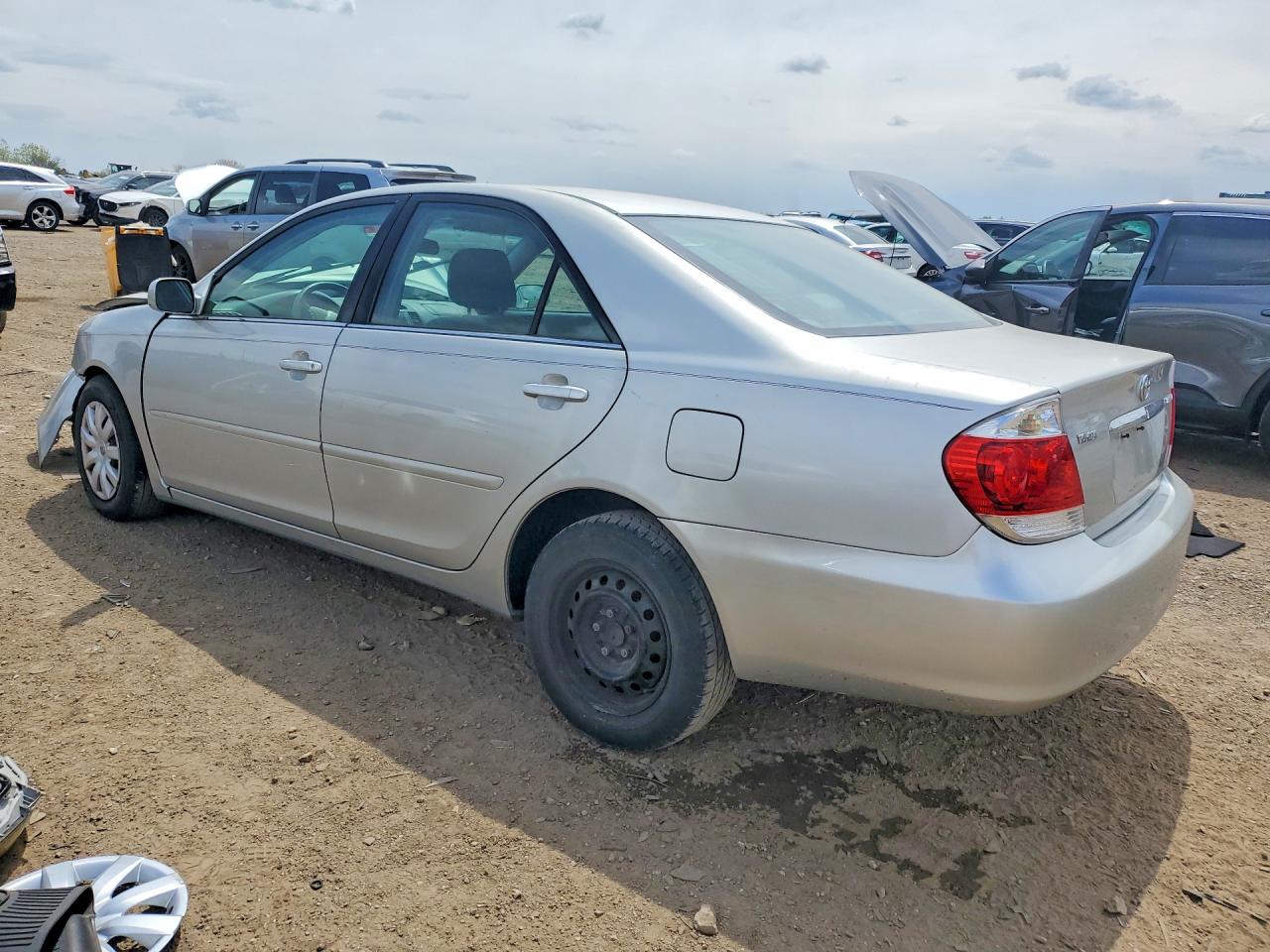 2005 Toyota Camry Le Серебряный vin: 4T1BE32K75U521559