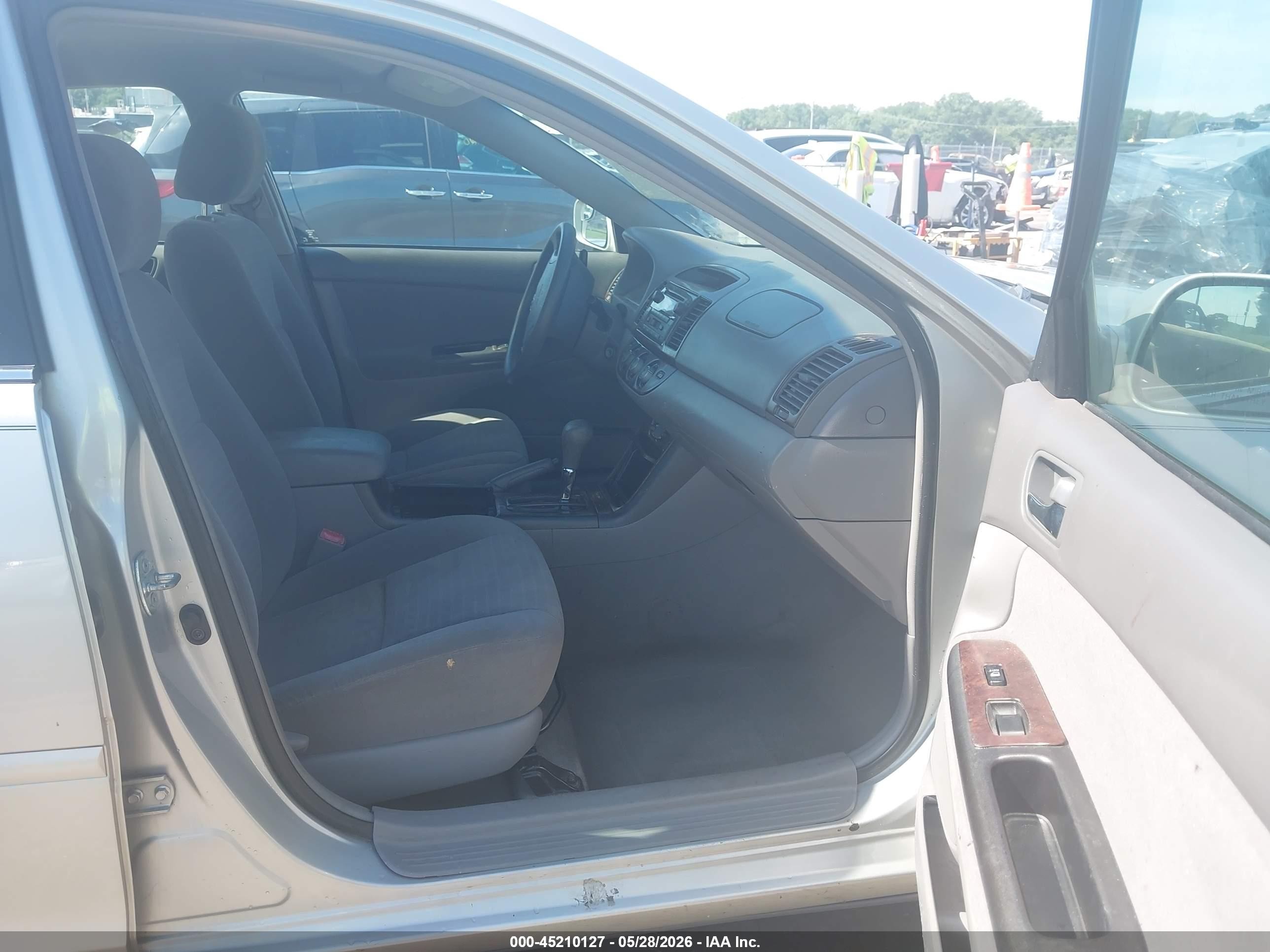 2005 Toyota Camry Le Gray vin: 4T1BE32K75U522579