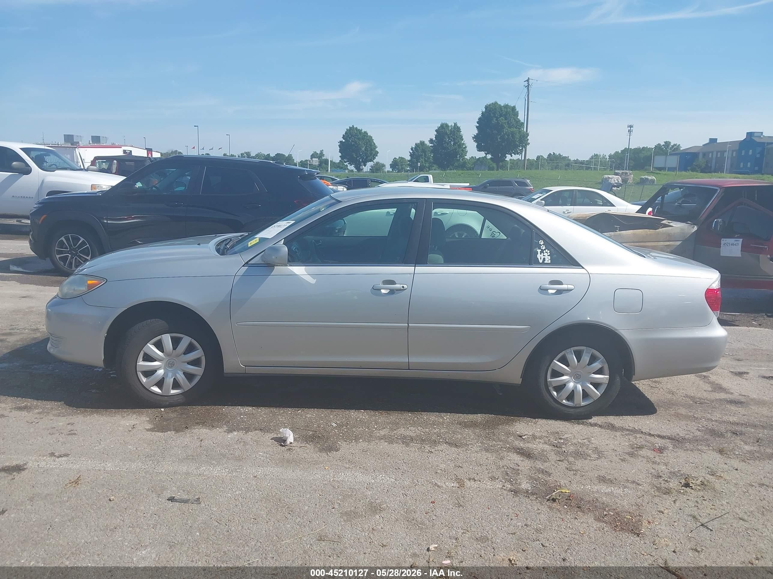 2005 Toyota Camry Le Gray vin: 4T1BE32K75U522579