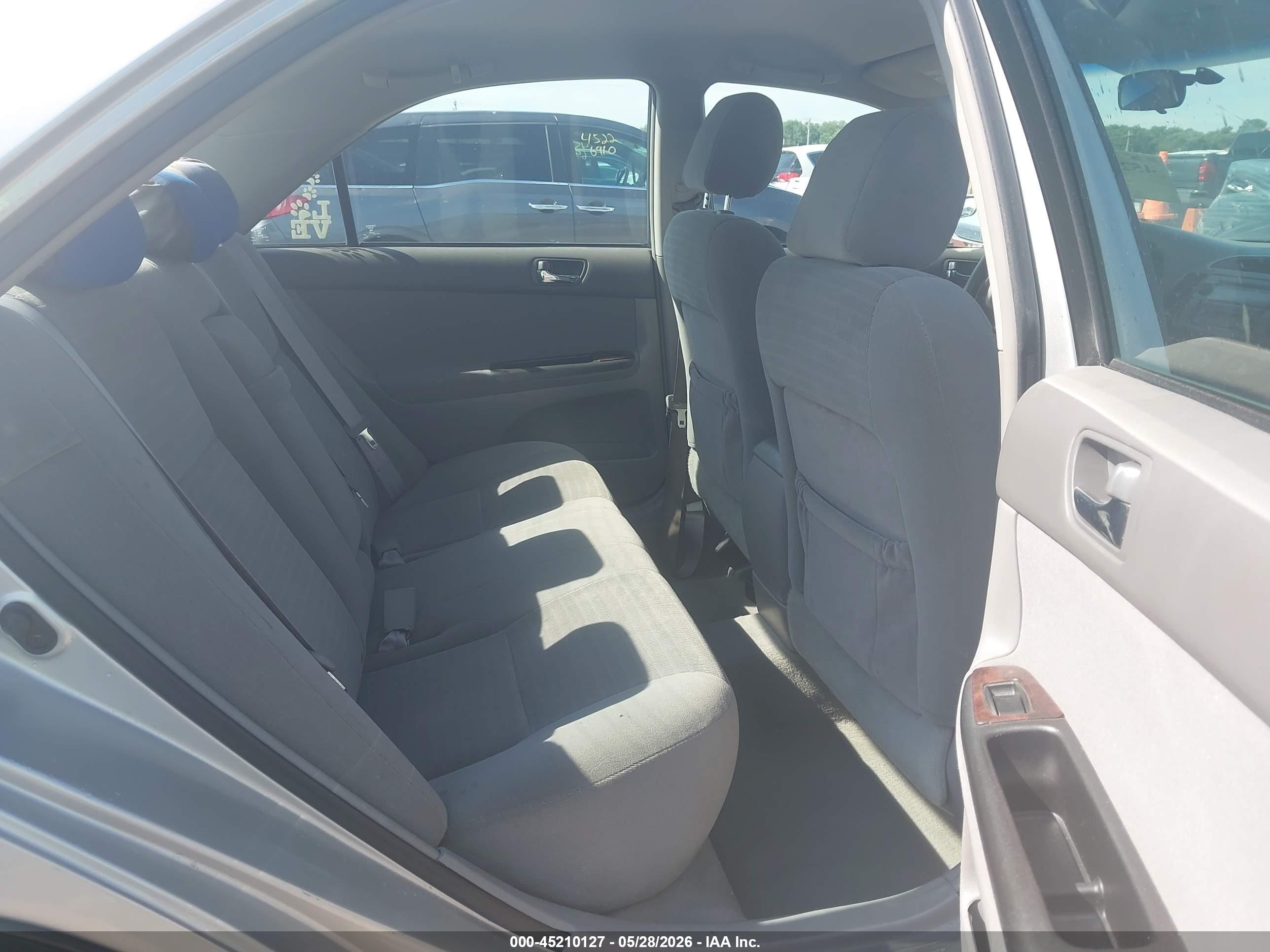 2005 Toyota Camry Le Gray vin: 4T1BE32K75U522579