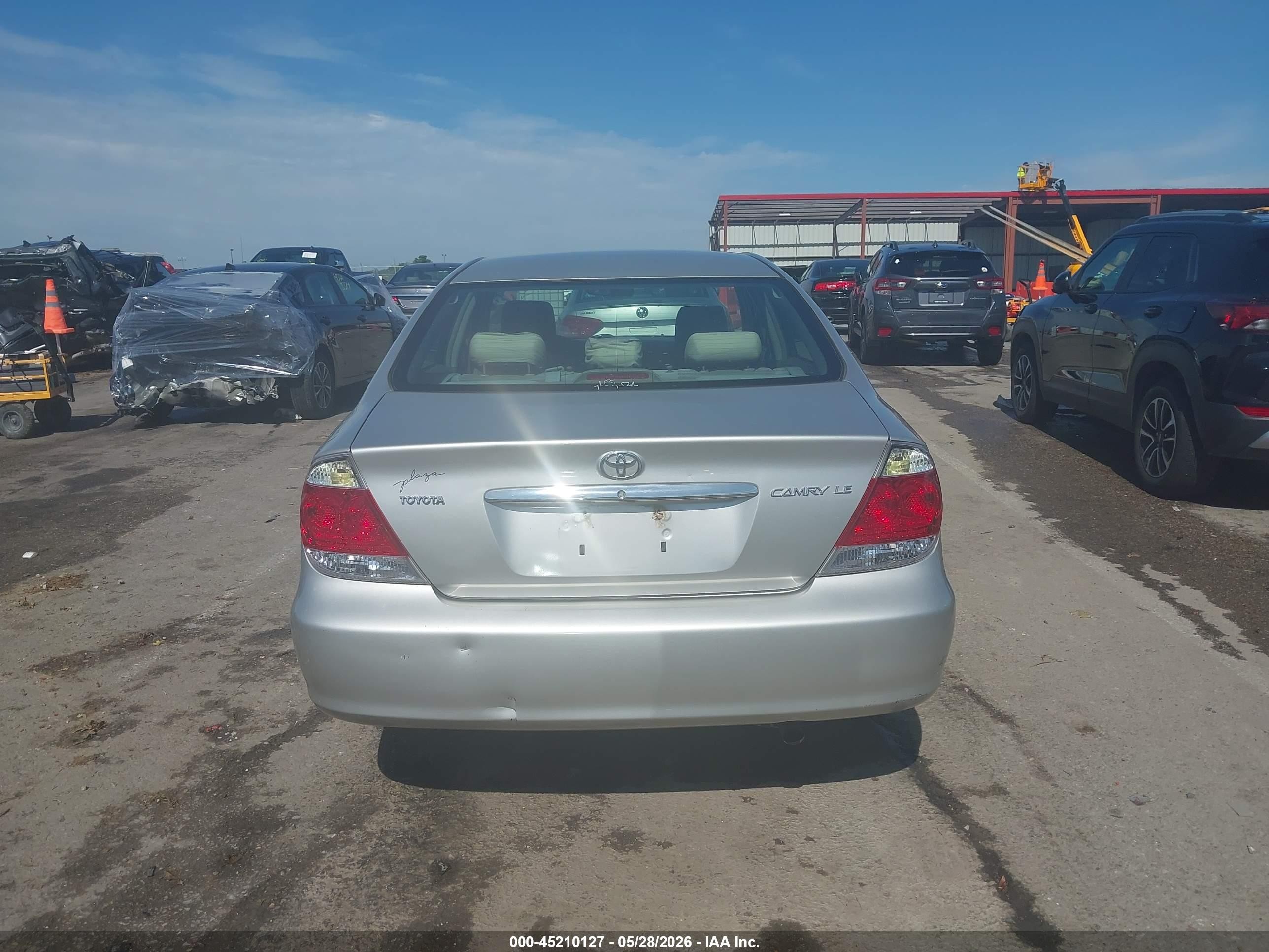 2005 Toyota Camry Le Gray vin: 4T1BE32K75U522579