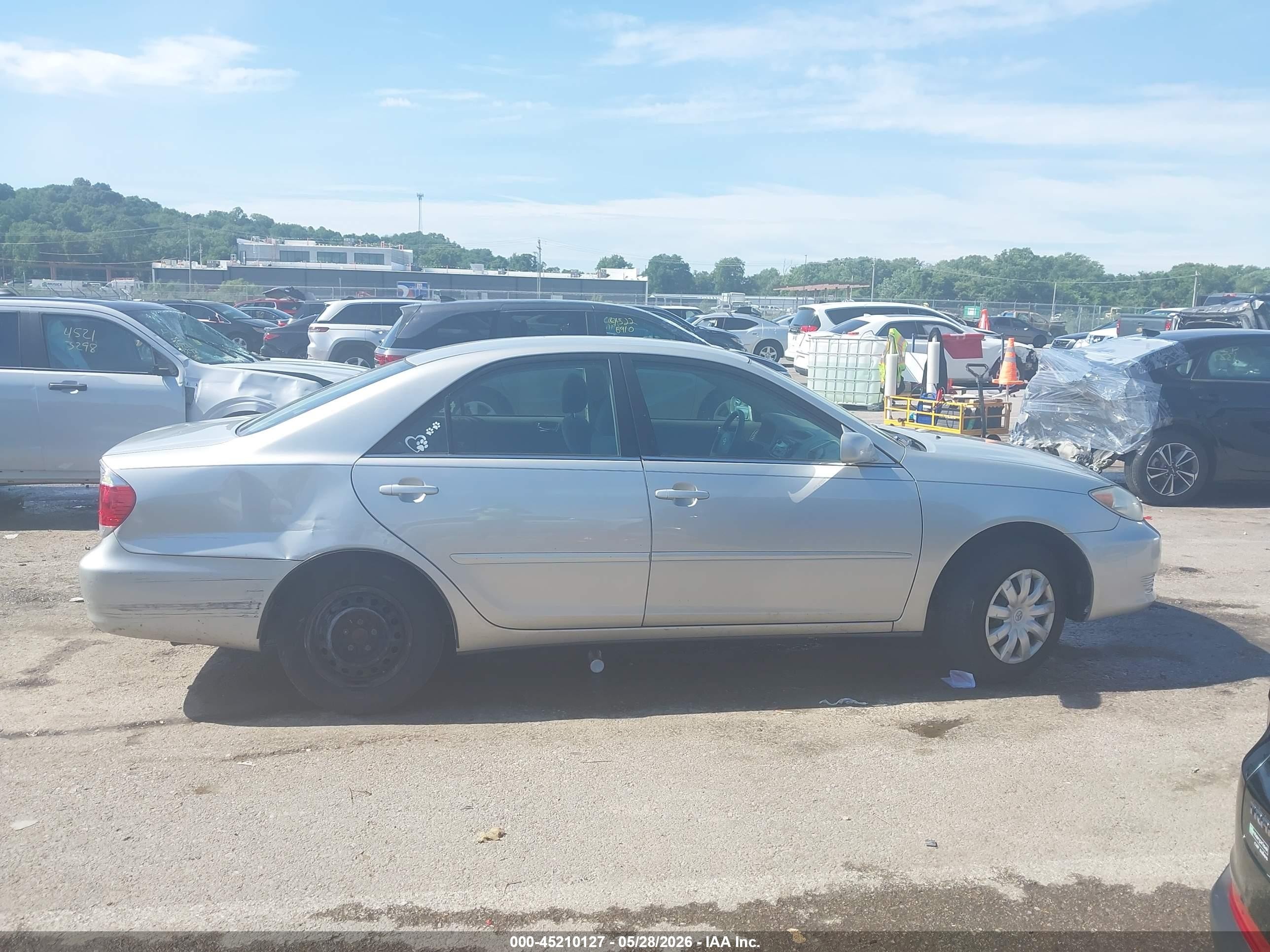 2005 Toyota Camry Le Gray vin: 4T1BE32K75U522579