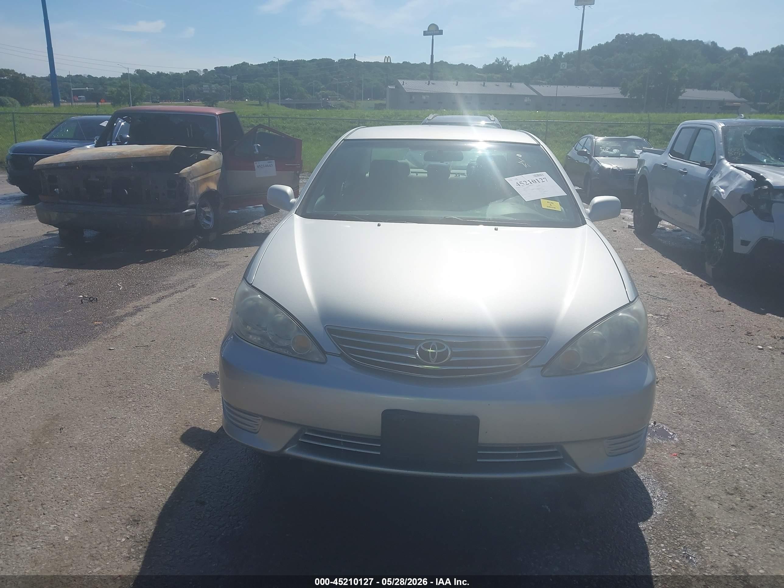 2005 Toyota Camry Le Gray vin: 4T1BE32K75U522579