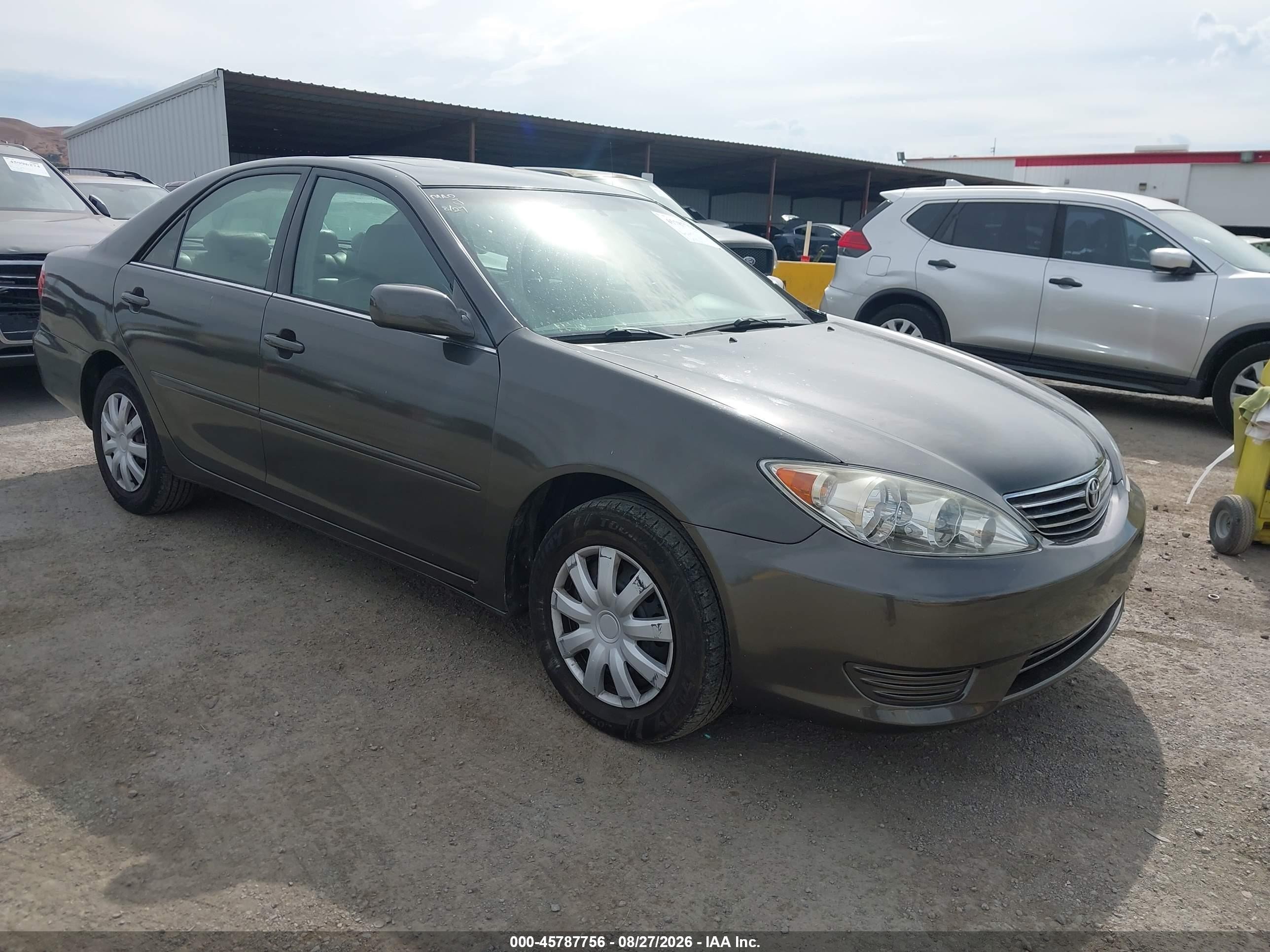 2005 Toyota Camry Le Brown vin: 4T1BE32K75U527099