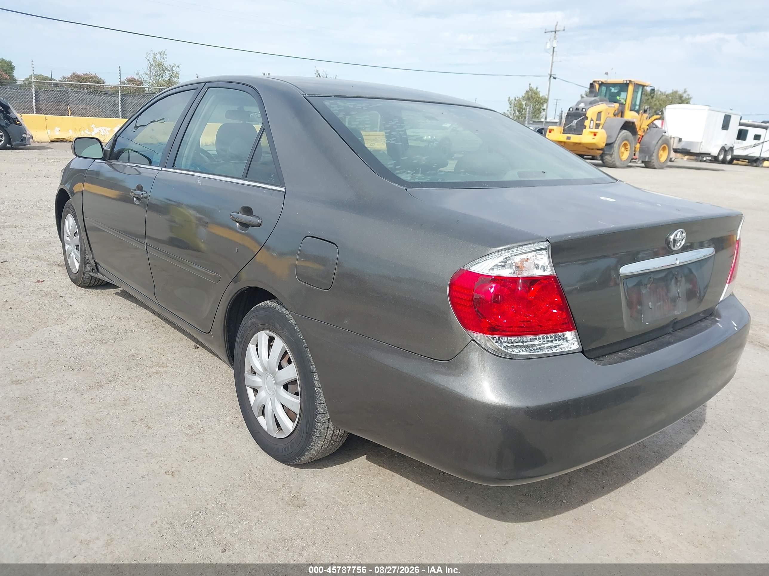 2005 Toyota Camry Le Brown vin: 4T1BE32K75U527099