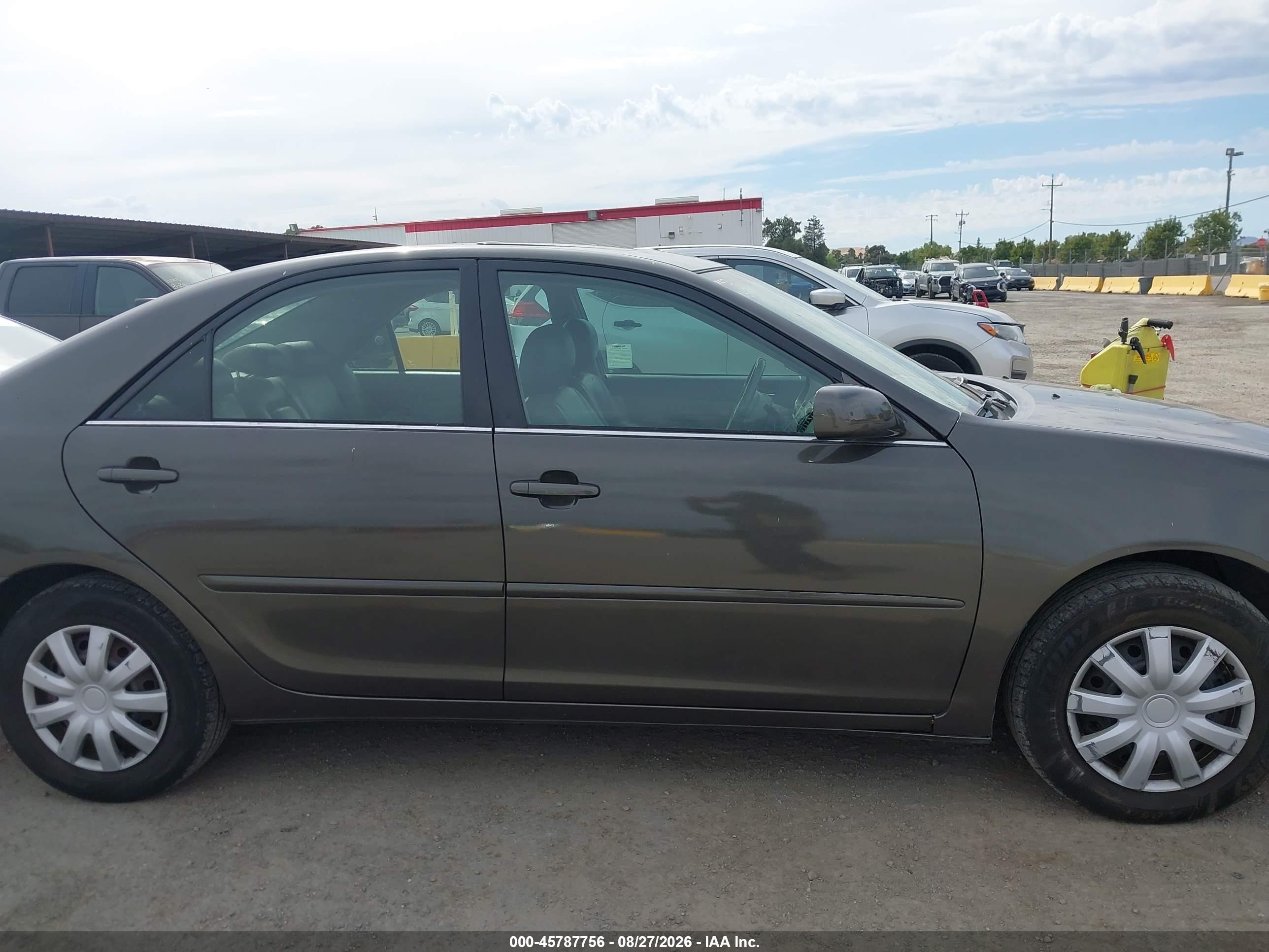 2005 Toyota Camry Le Brown vin: 4T1BE32K75U527099