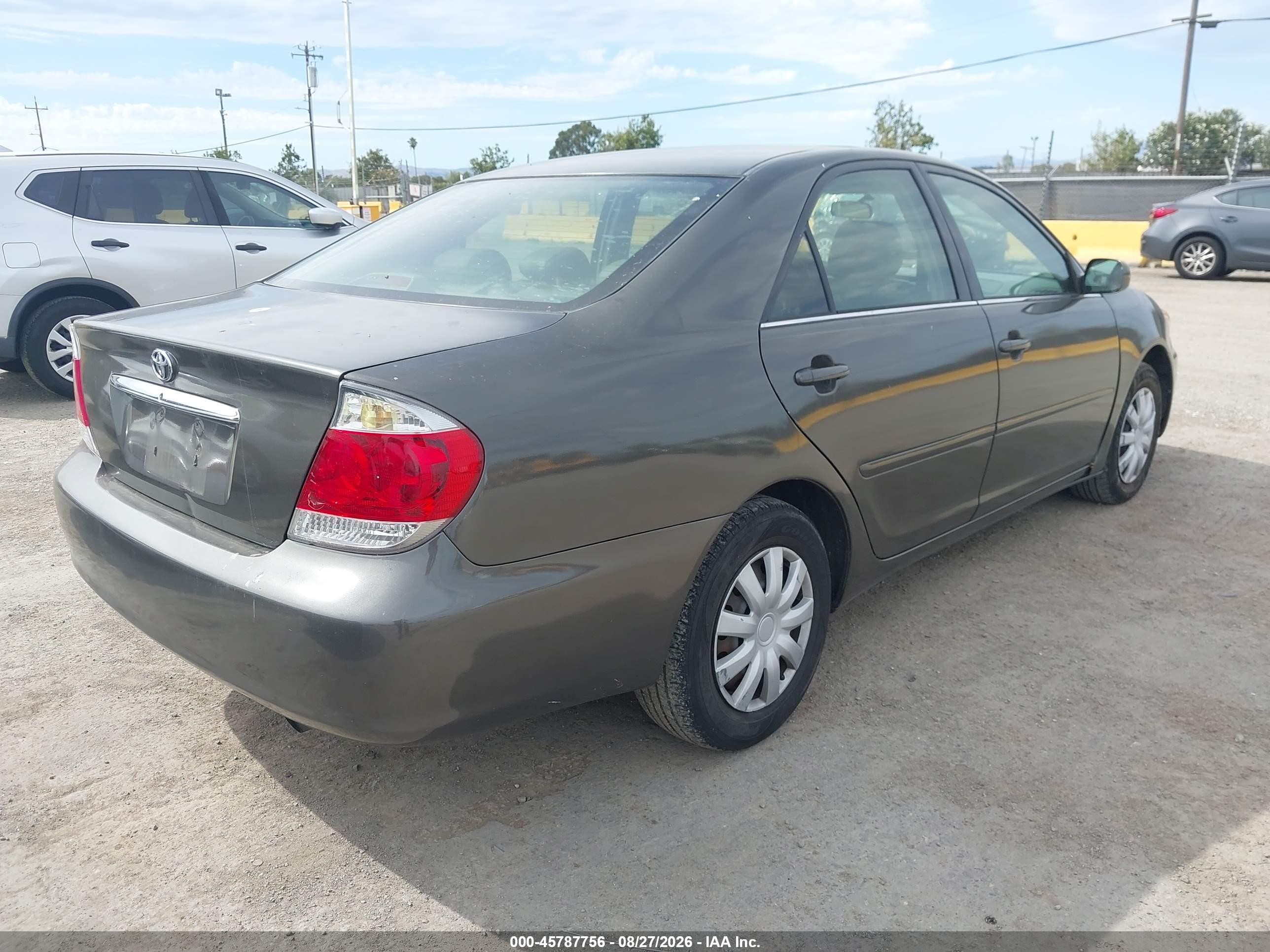 2005 Toyota Camry Le Brown vin: 4T1BE32K75U527099