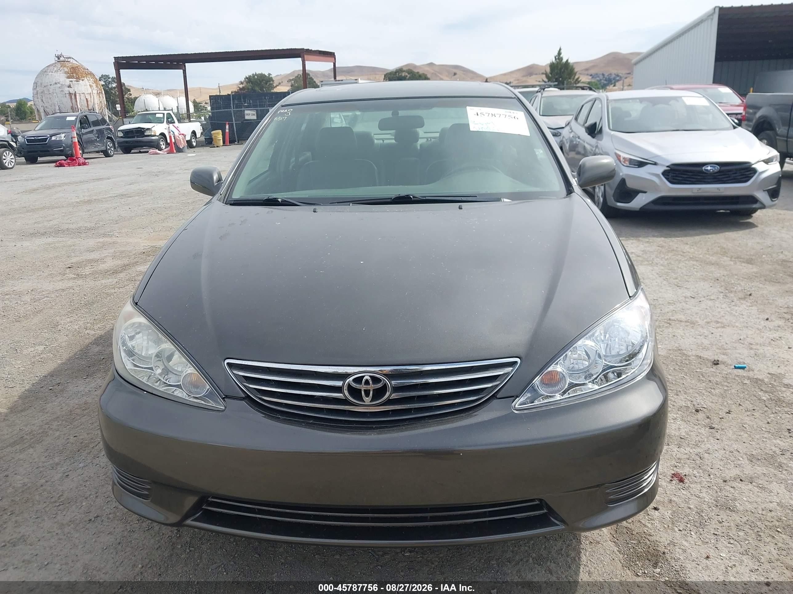 2005 Toyota Camry Le Brown vin: 4T1BE32K75U527099