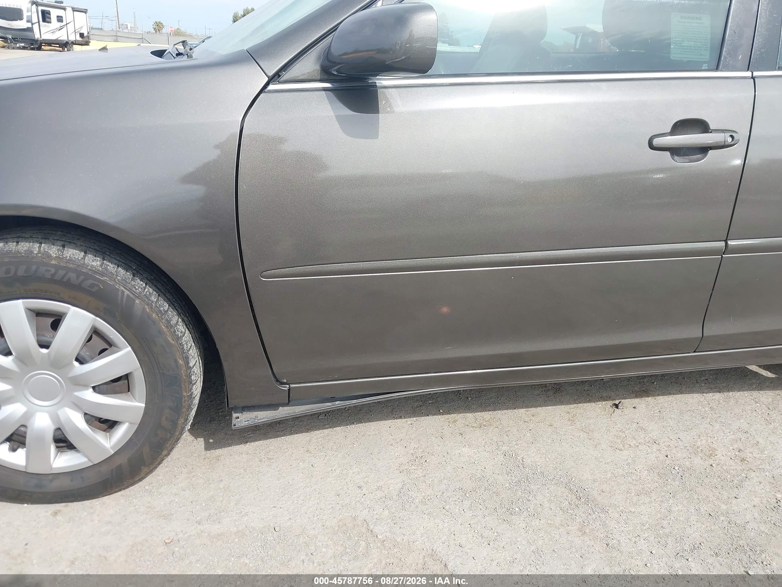 2005 Toyota Camry Le Brown vin: 4T1BE32K75U527099