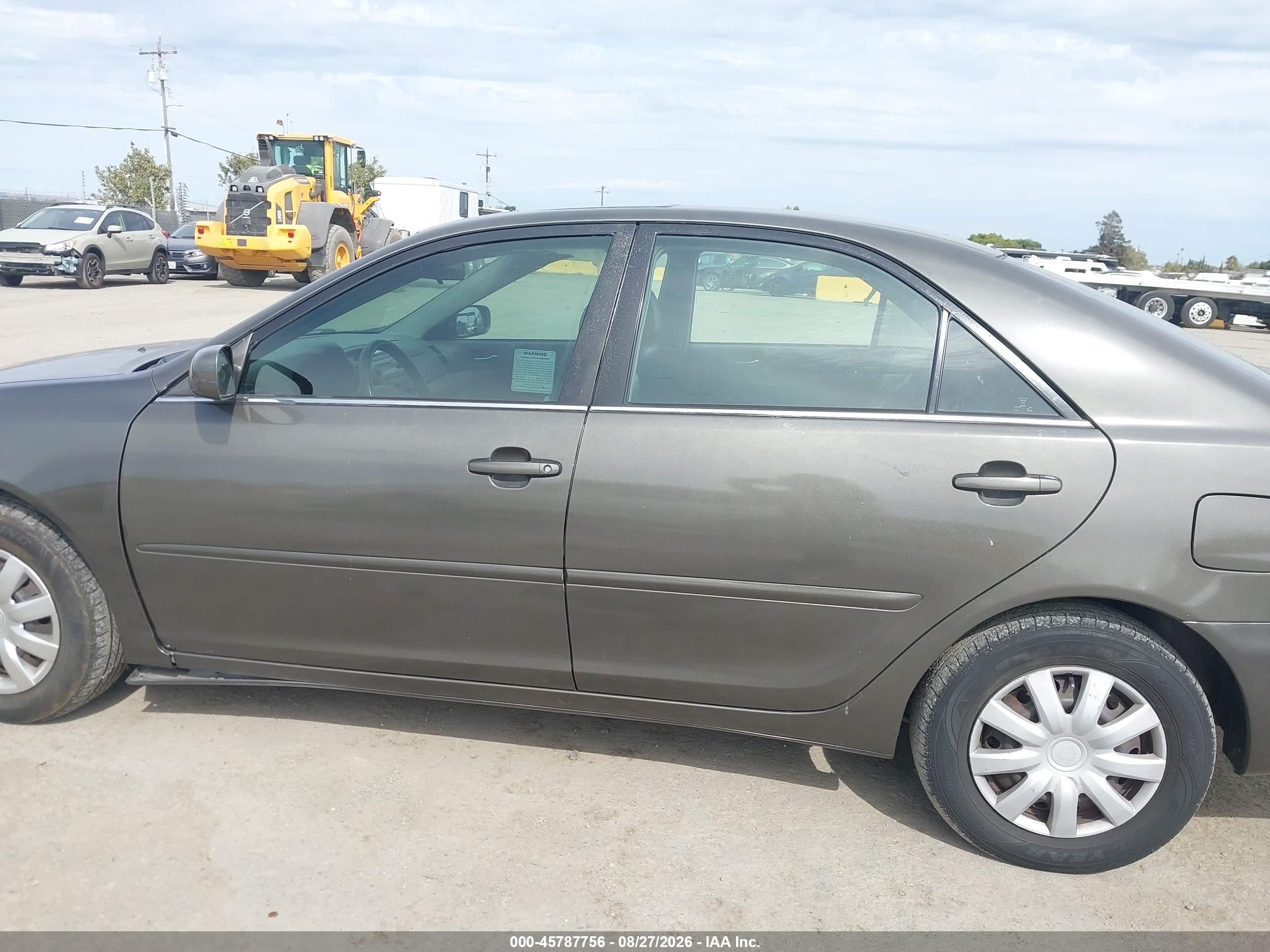 2005 Toyota Camry Le Brown vin: 4T1BE32K75U527099