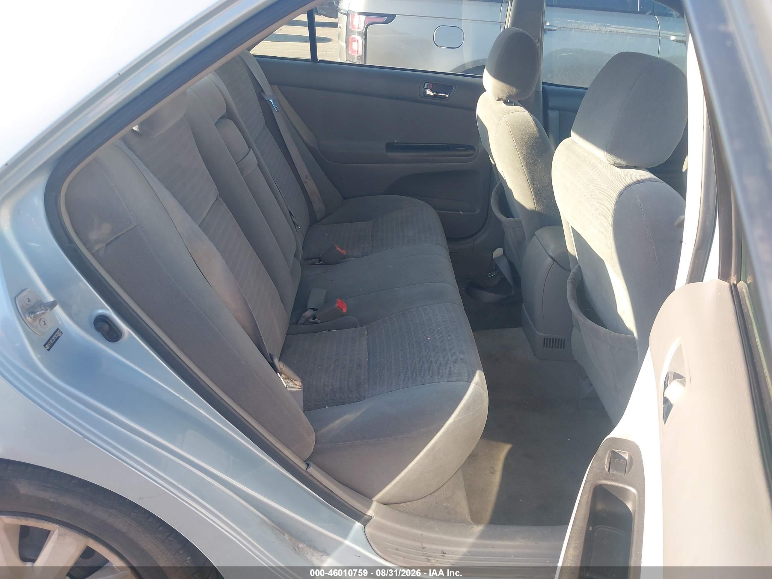 2005 Toyota Camry Le Silver vin: 4T1BE32K75U528012