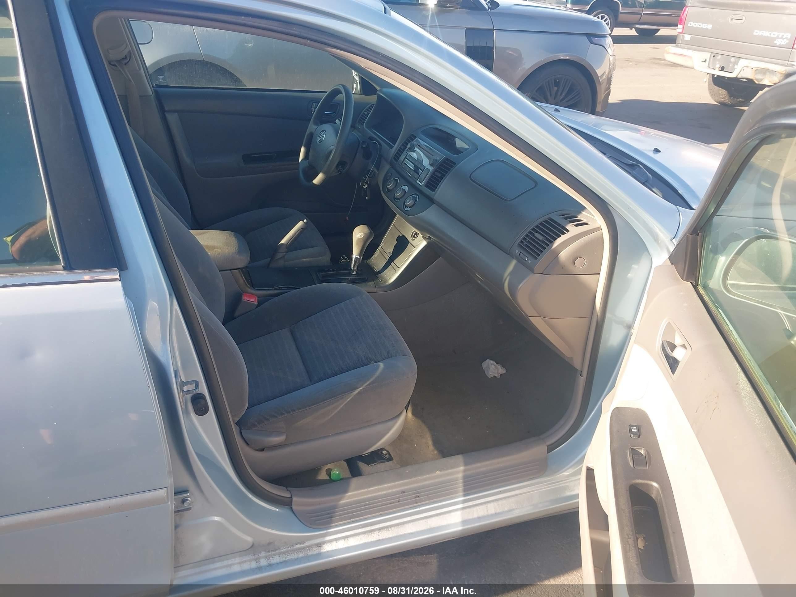 2005 Toyota Camry Le Silver vin: 4T1BE32K75U528012
