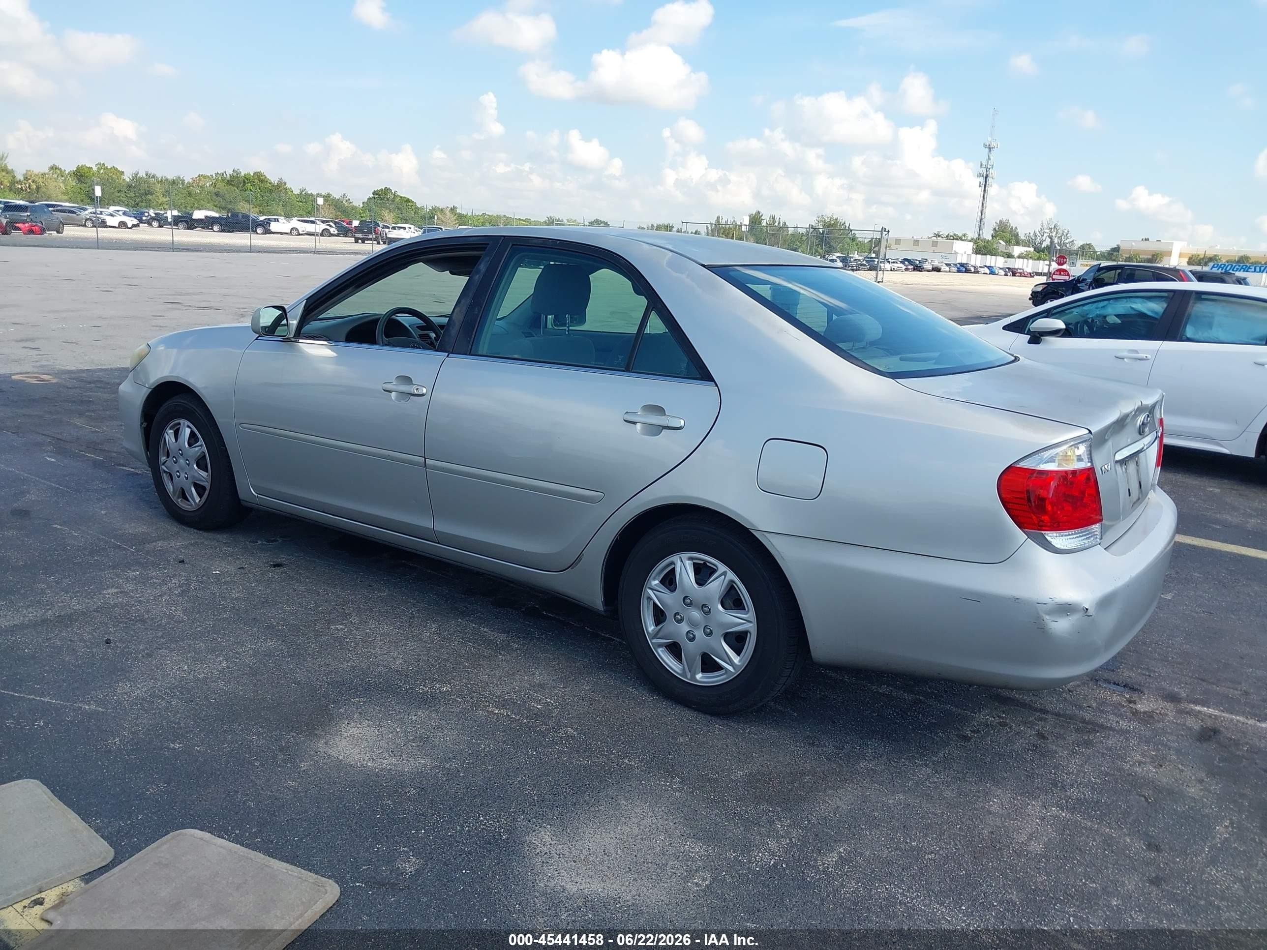 2005 Toyota Camry Le Серебряный vin: 4T1BE32K75U590283