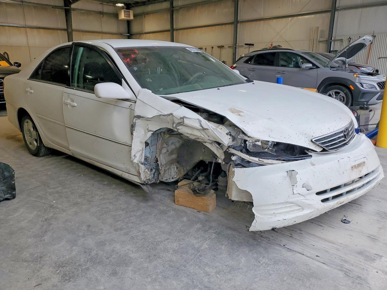 2005 Toyota Camry Le White vin: 4T1BE32K75U590638