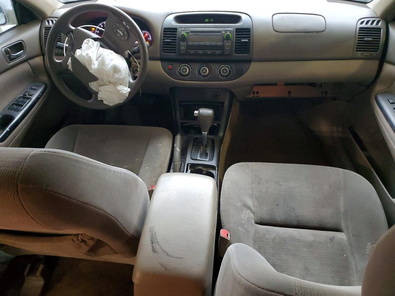 2005 Toyota Camry Le White vin: 4T1BE32K75U590638